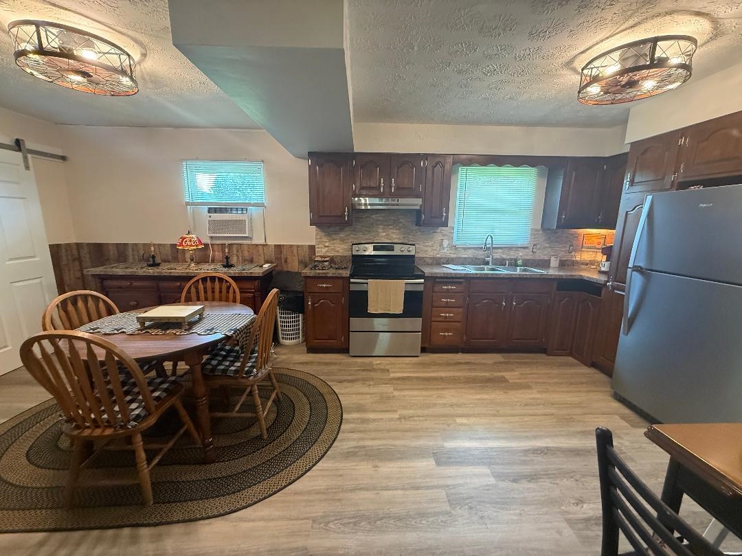 https://zimg.paragon.ice.com/ParagonImages/Property/PH/AABRKY/61143/15/0/0/ef466430a31ea272b430c5a249f08ae7/0/74753ec1f3adb392b60ed5f3fd11d79e/61143-60e587e8-ddcf-4289-8f42-6d60986e7cb7.JPG