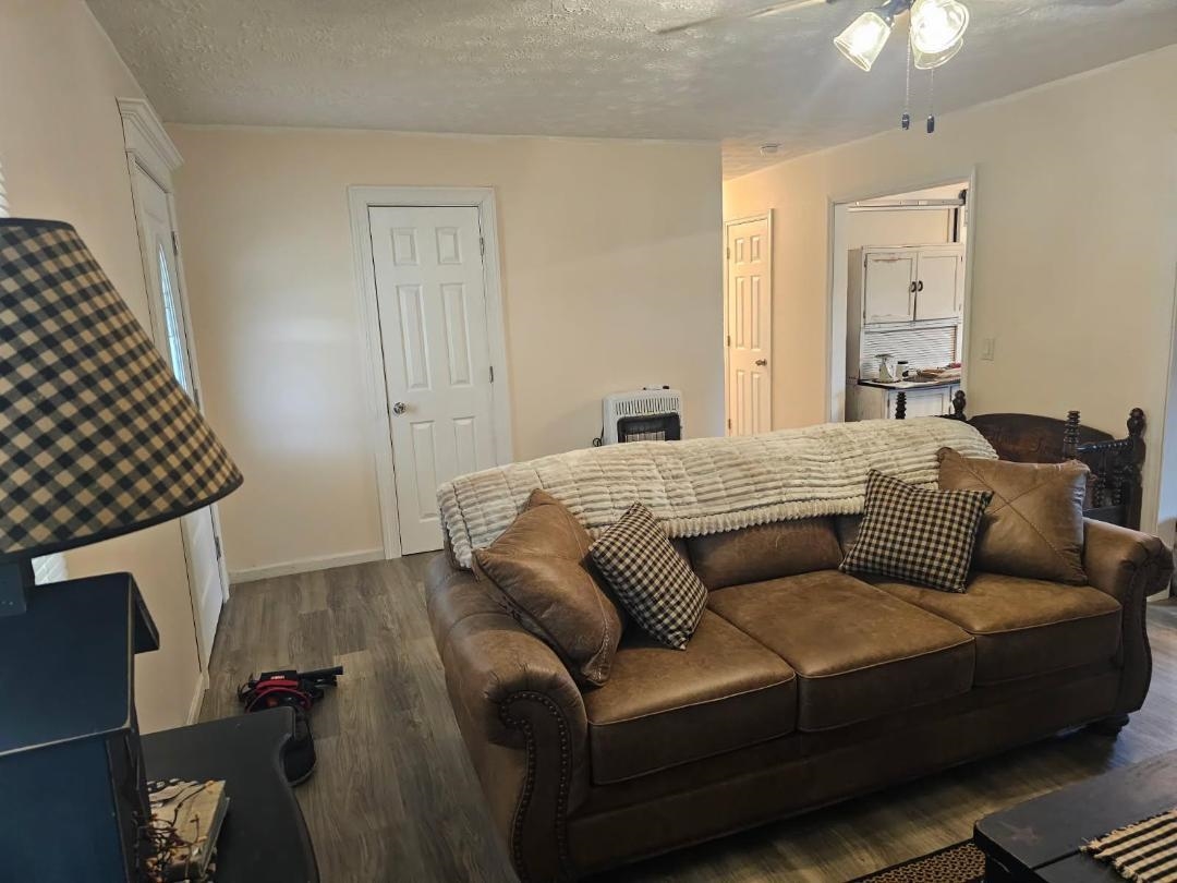 https://zimg.paragon.ice.com/ParagonImages/Property/PH/AABRKY/61143/7/0/0/45c7d24f8133cdd404d3a6a5cc3554cc/0/74753ec1f3adb392b60ed5f3fd11d79e/61143-2fc80ed1-2cea-41a9-aae5-ed5940d9a463.JPG