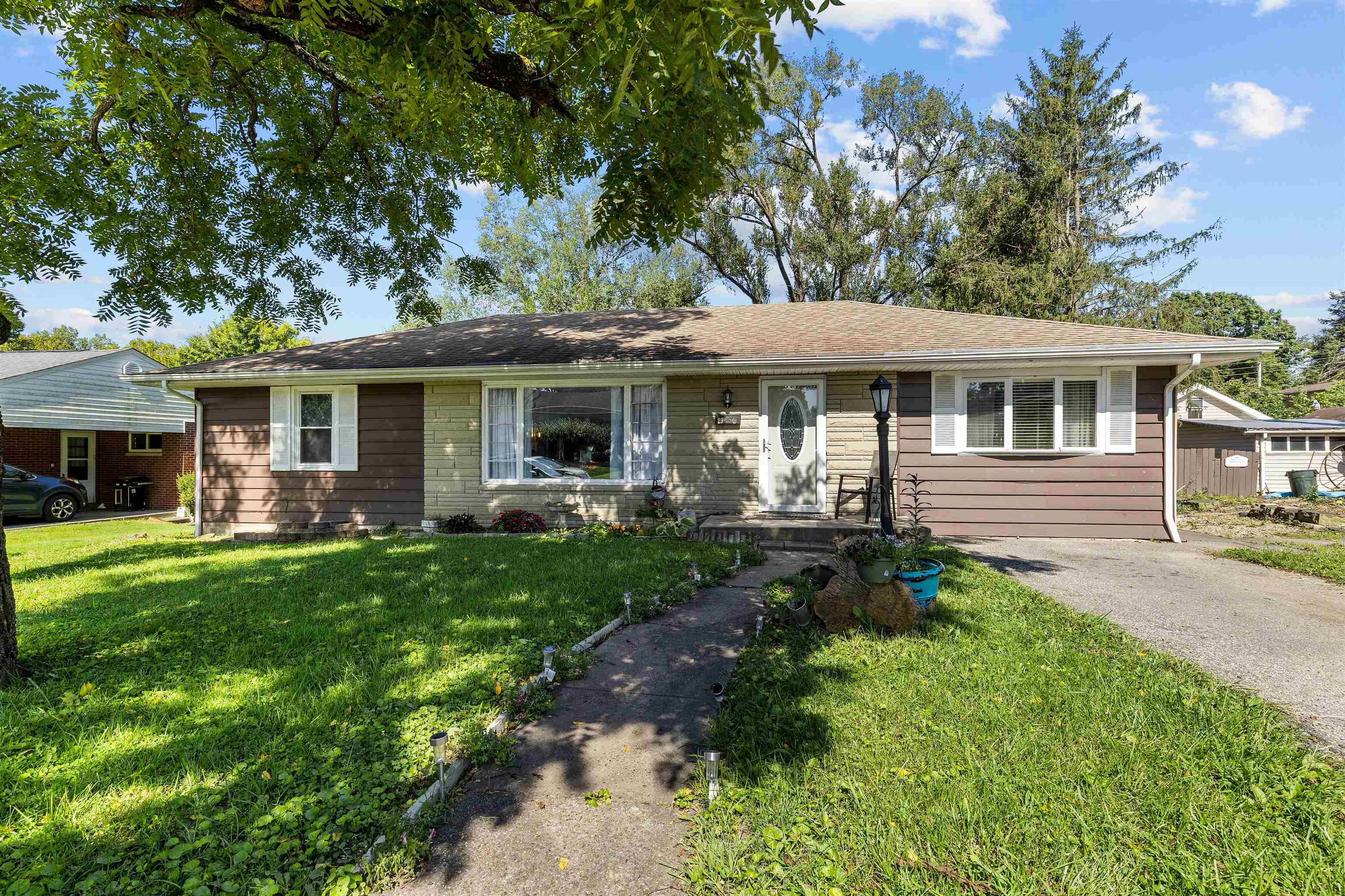 https://zimg.paragon.ice.com/ParagonImages/Property/PH/AABRKY/61151/1/0/0/81c5f16c51ceceabb11bd523a4e3d04d/0/b4dfb8eec0d46ac9292f393426ba4166/61151-5756a619-9a1a-4355-92f3-32fcd4952588.JPG