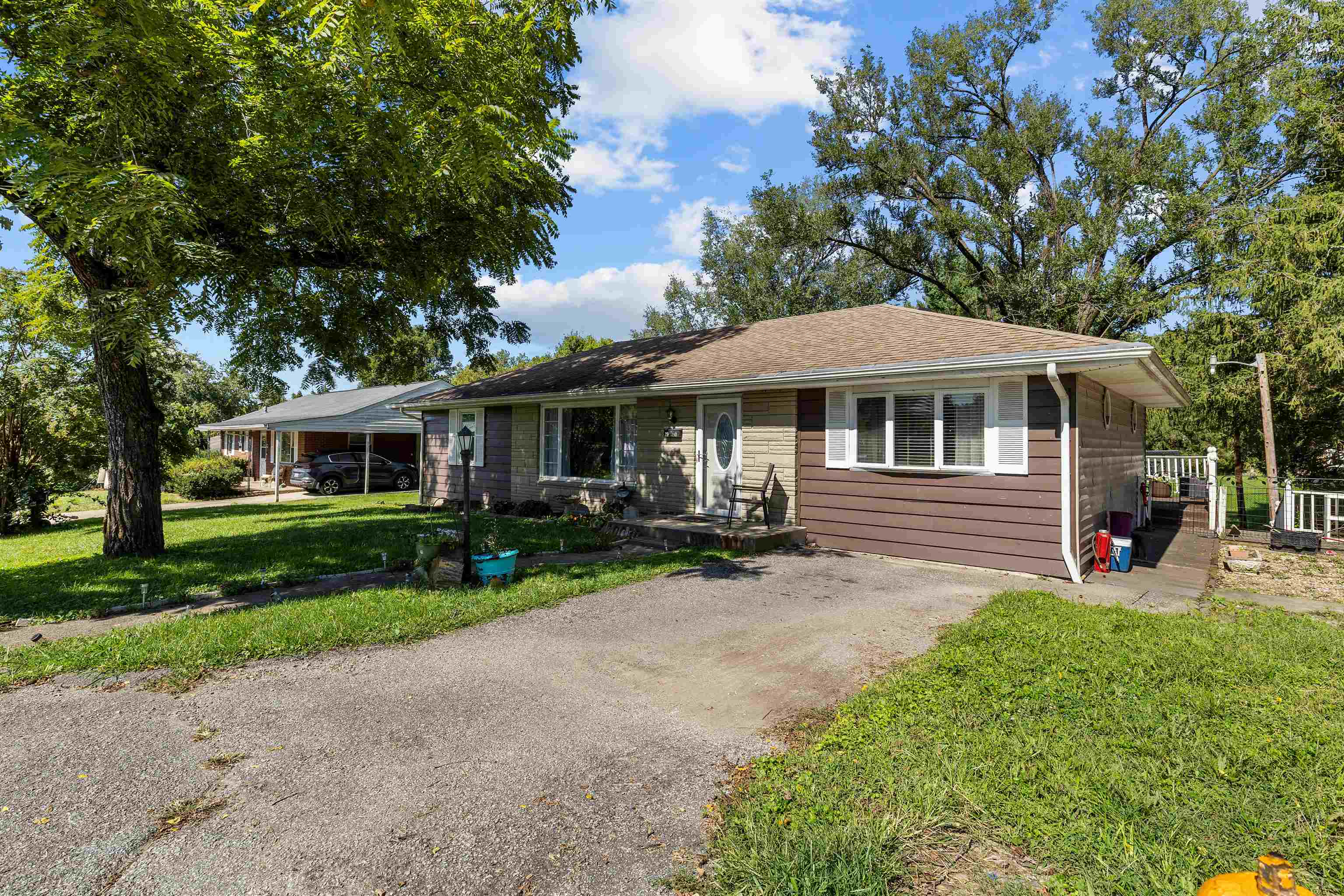https://zimg.paragon.ice.com/ParagonImages/Property/PH/AABRKY/61151/2/0/0/7ebf94d591d7e44c98ce7de206fe8652/0/b4dfb8eec0d46ac9292f393426ba4166/61151-96541e6e-2a82-4693-87de-e39e88e3d99d.JPG