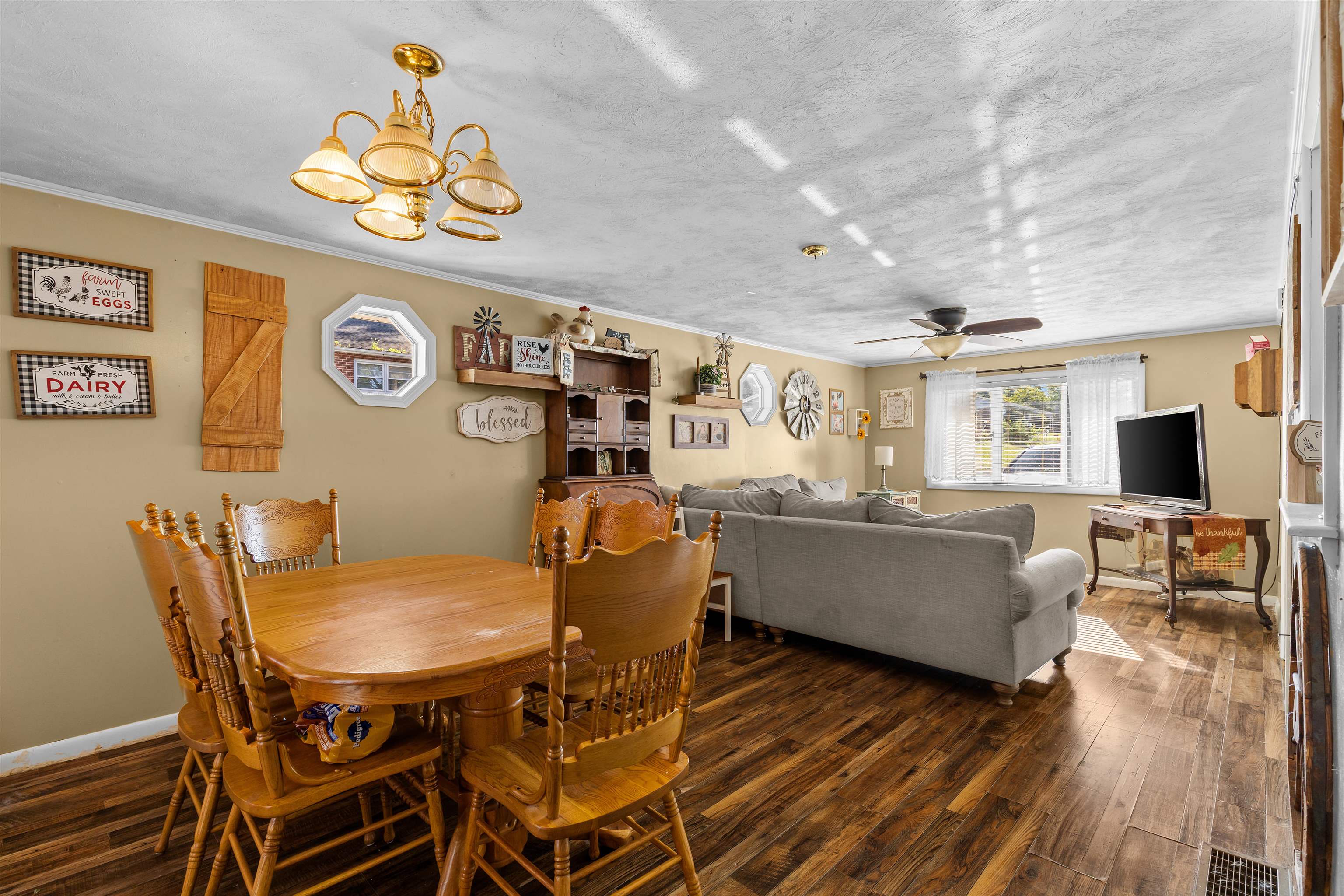 https://zimg.paragon.ice.com/ParagonImages/Property/PH/AABRKY/61151/8/0/0/c53eca770249f9395744044214aa6d6c/0/b4dfb8eec0d46ac9292f393426ba4166/61151-55c85e7f-6d00-469b-9f46-7950416eefac.JPG