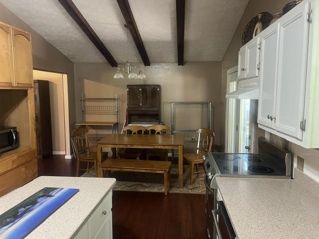 https://zimg.paragon.ice.com/ParagonImages/Property/PH/AABRKY/61160/11/0/0/d7be3beb43f81bff6c2302494a095198/0/29b92f8d8dabae440a6429302462e09f/61160-72773e85-a468-4fad-9c9e-e81863c75acc.JPG
