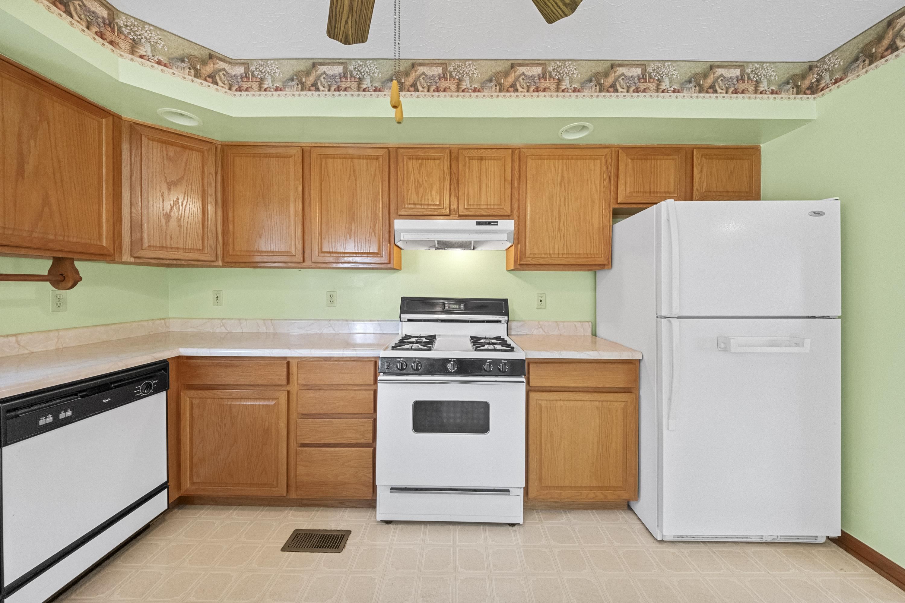 https://zimg.paragon.ice.com/ParagonImages/Property/PH/AABRKY/61165/11/0/0/9b7daf75f05cd8da262c0ff0e06d145b/0/8435118225cc3e26f0e01fd5e31cbd7a/61165-30011126-5b7f-45d5-bdce-b5a4822b7eb5.JPG