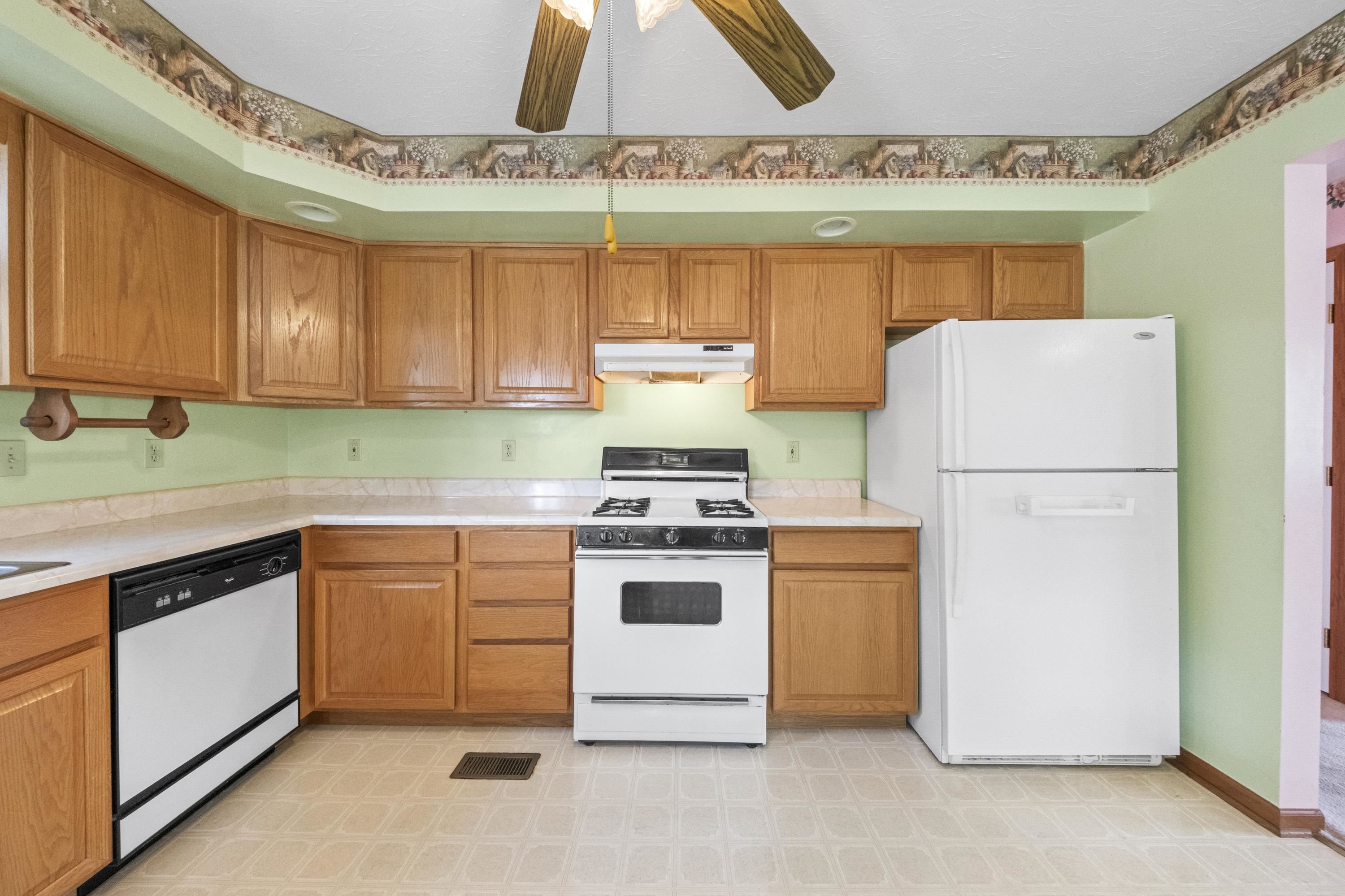 https://zimg.paragon.ice.com/ParagonImages/Property/PH/AABRKY/61165/12/0/0/352c09c74ceed5e5b1245e5ced2fe28a/0/8435118225cc3e26f0e01fd5e31cbd7a/61165-8edfac6f-e5e4-45a3-8235-73f0c022c7d8.JPG