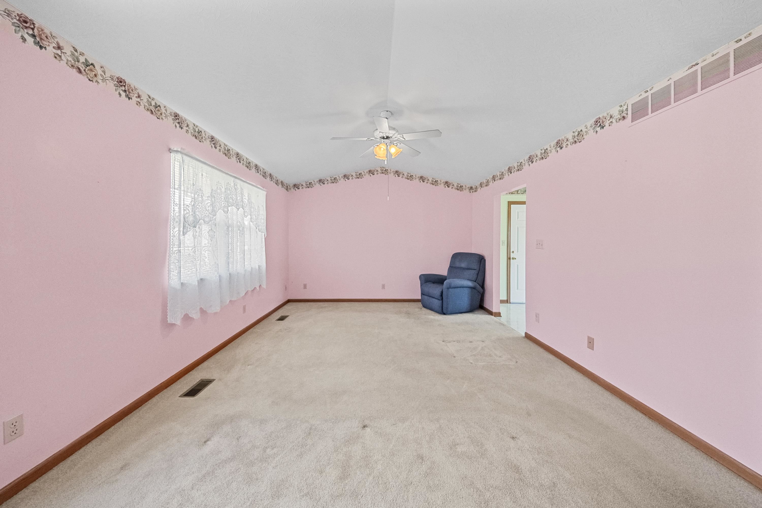 https://zimg.paragon.ice.com/ParagonImages/Property/PH/AABRKY/61165/4/0/0/b3de6728f04a17484d149912fbed0ce9/0/8435118225cc3e26f0e01fd5e31cbd7a/61165-6ca46279-d1eb-451e-856a-1396a406e1b9.JPG