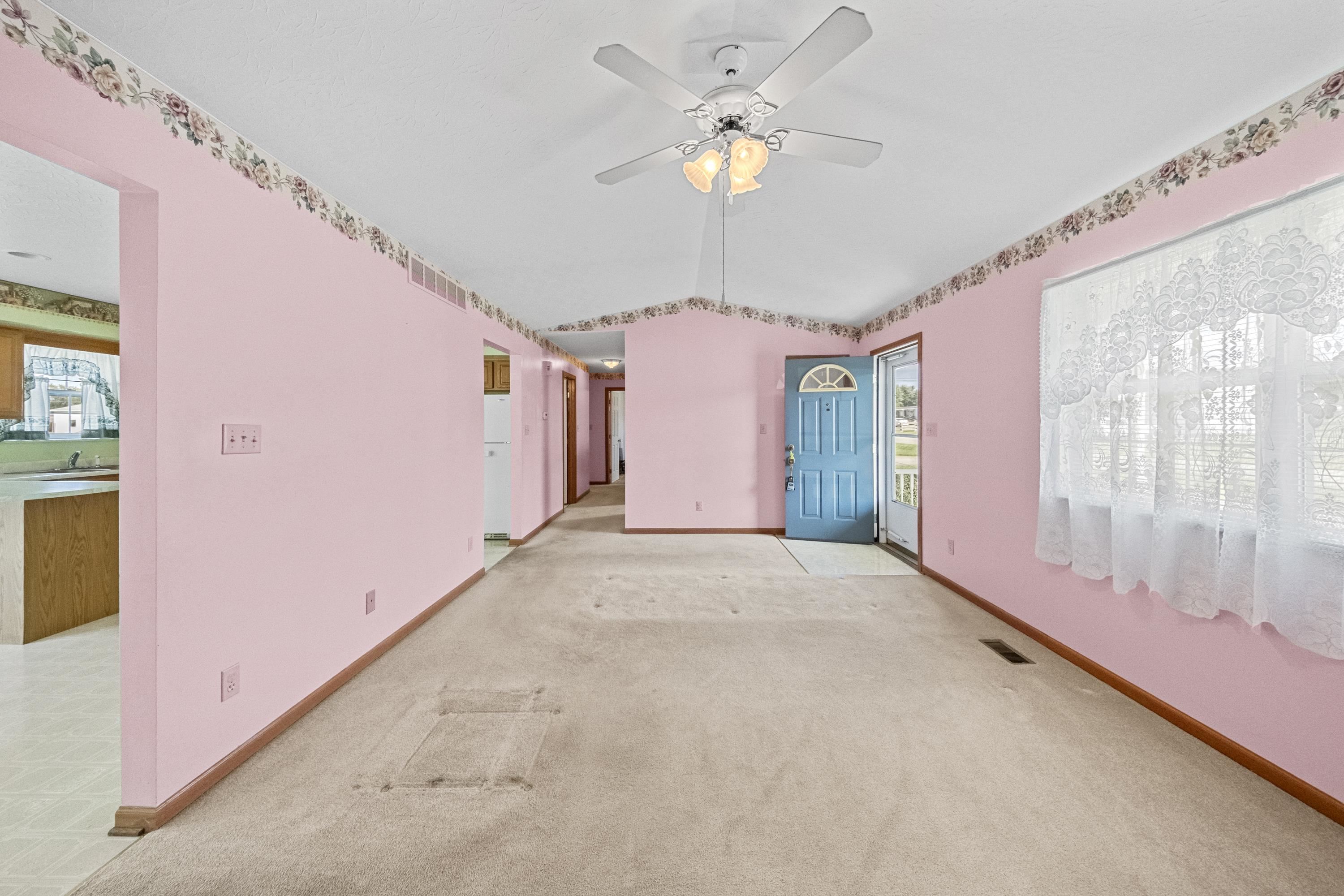 https://zimg.paragon.ice.com/ParagonImages/Property/PH/AABRKY/61165/5/0/0/84c998126d9fdfacea71e88ca9340e5a/0/8435118225cc3e26f0e01fd5e31cbd7a/61165-80f663e1-59c8-4c27-9e61-fc9deaba191b.JPG