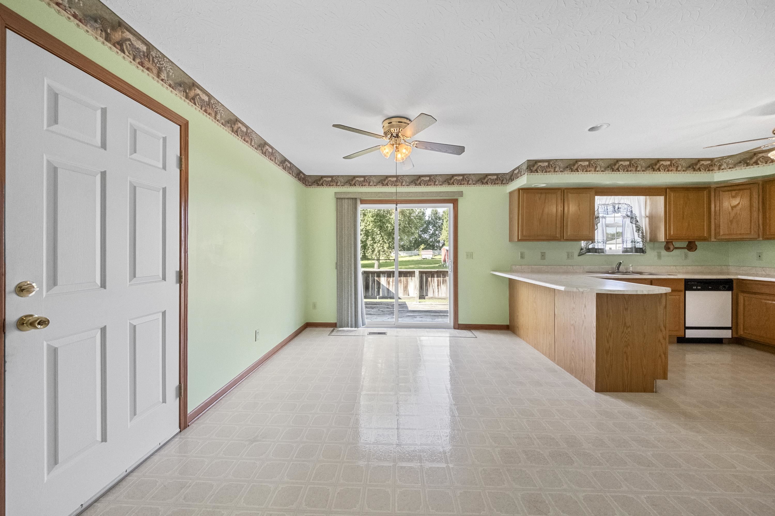 https://zimg.paragon.ice.com/ParagonImages/Property/PH/AABRKY/61165/6/0/0/10bd7a2f728c0041025e5a93c24bbd7e/0/8435118225cc3e26f0e01fd5e31cbd7a/61165-337b8713-5ce4-44f3-a0c6-5aac2ede97ee.JPG