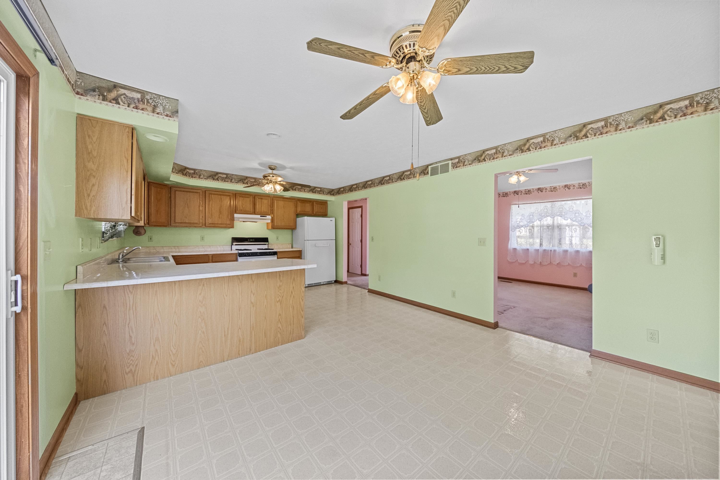 https://zimg.paragon.ice.com/ParagonImages/Property/PH/AABRKY/61165/8/0/0/56b6fd8311fedd69705c21228638ffb1/0/8435118225cc3e26f0e01fd5e31cbd7a/61165-ed09f65a-eaae-4bc0-bac4-b3315a7720cd.JPG
