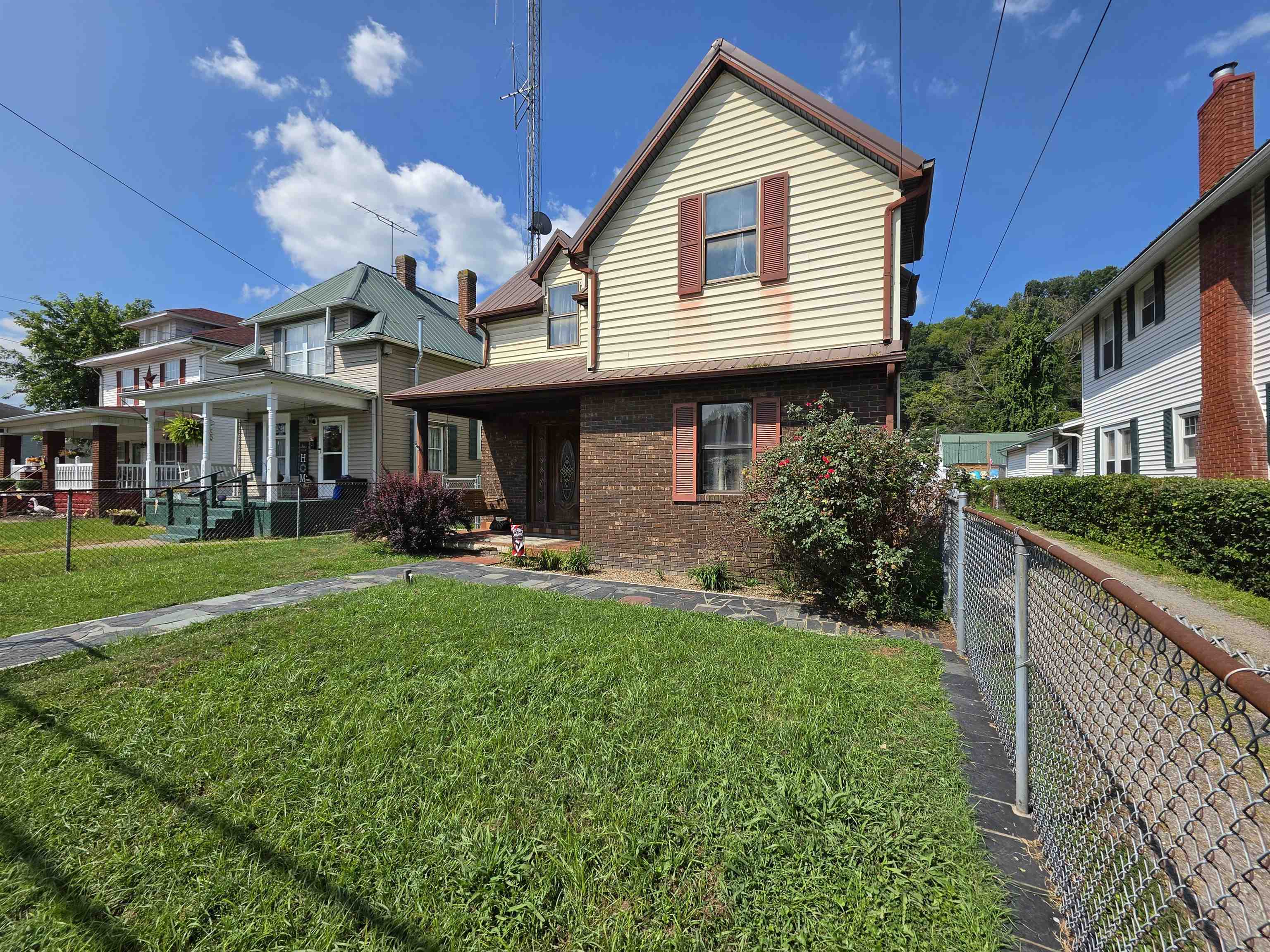 https://zimg.paragon.ice.com/ParagonImages/Property/PH/AABRKY/61166/1/0/0/8d23c824c8b6a70779f4184053f55af7/0/c663d1f6cd42e5652692a61cb3cd8d4d/61166-7a9c4844-cea4-413b-a6fb-643359984286.JPG