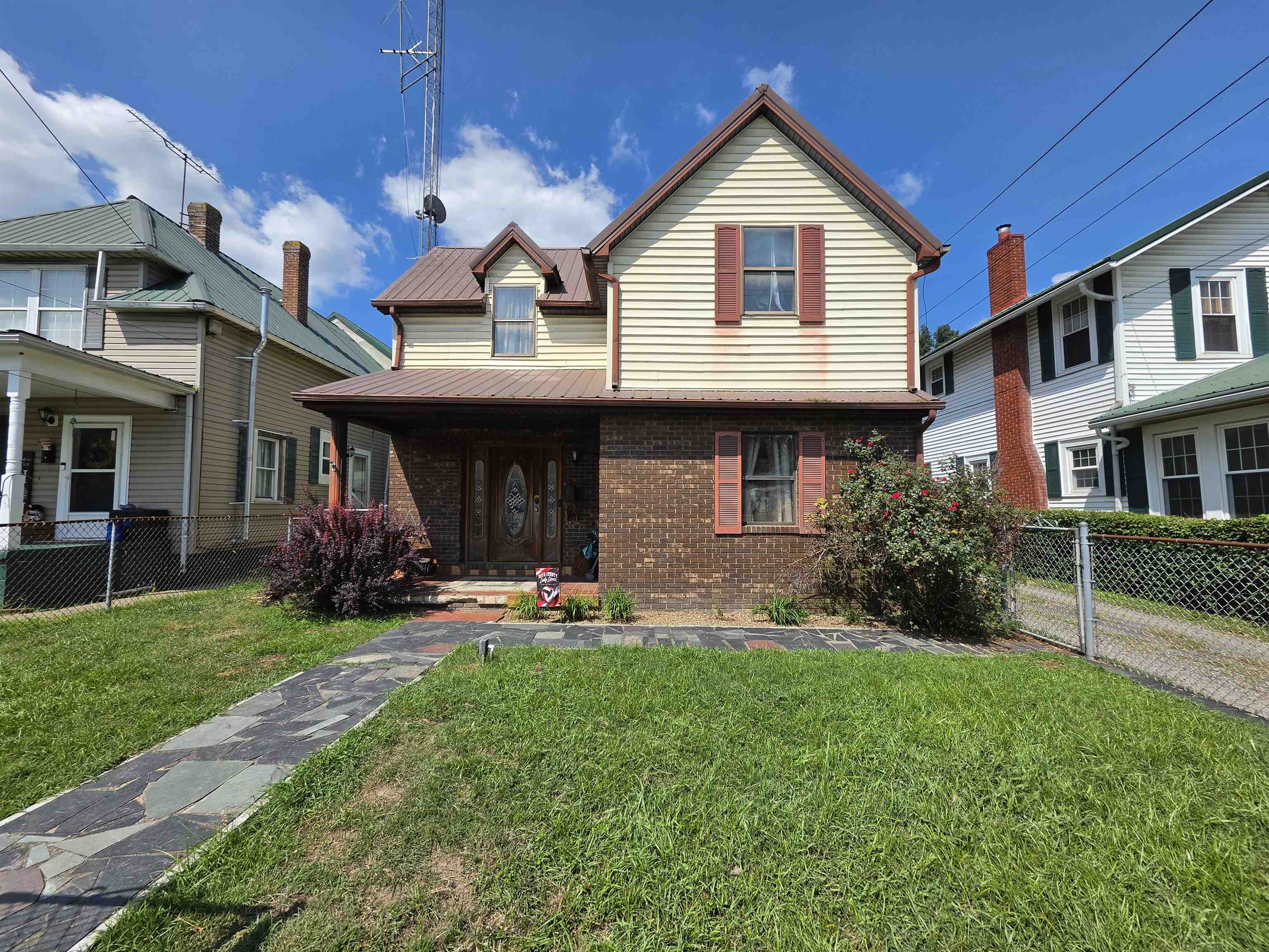 https://zimg.paragon.ice.com/ParagonImages/Property/PH/AABRKY/61166/2/0/0/077cec4b3d0c13acc0c7df74dc15bbf7/0/c663d1f6cd42e5652692a61cb3cd8d4d/61166-70cb4d51-89ff-41d4-aecd-0ae8a730fe6c.JPG