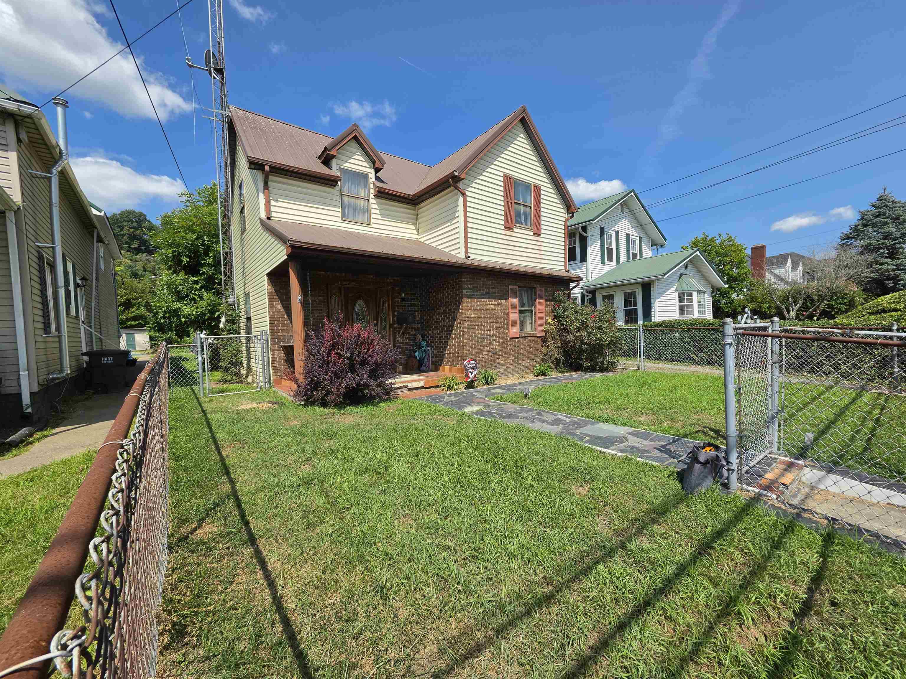 https://zimg.paragon.ice.com/ParagonImages/Property/PH/AABRKY/61166/2/0/0/2cca3d25f4fe1a47147df94b1e0e132e/0/c663d1f6cd42e5652692a61cb3cd8d4d/61166-1ee4f8d5-45ea-4e5c-86a6-cb9338437ec1.JPG