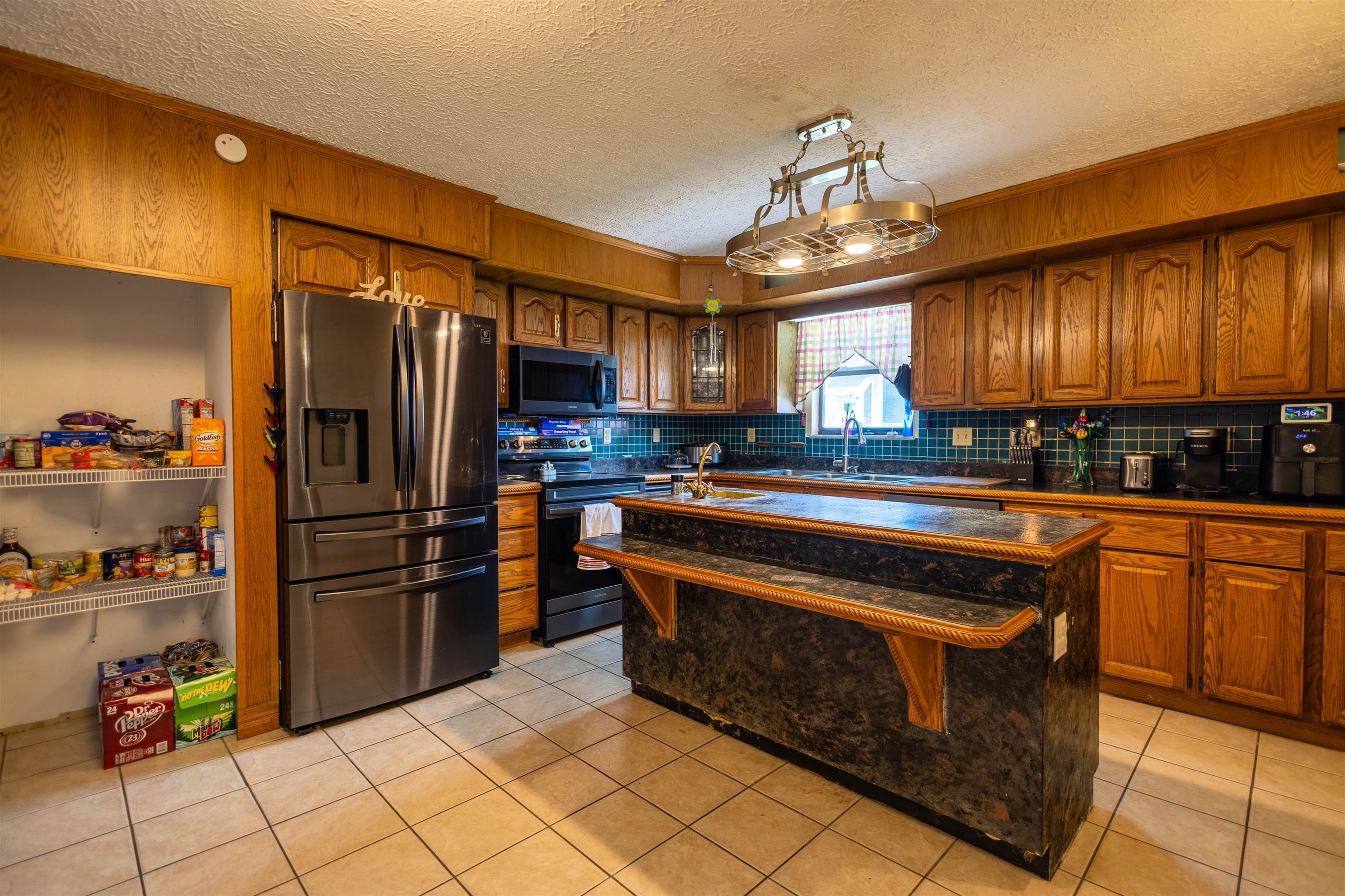 https://zimg.paragon.ice.com/ParagonImages/Property/PH/AABRKY/61166/5/0/0/d4c79fb8beb595dbf564a8d97600827b/0/c663d1f6cd42e5652692a61cb3cd8d4d/61166-2d225634-1d3c-47cf-a6bd-101b1e121cca.JPG