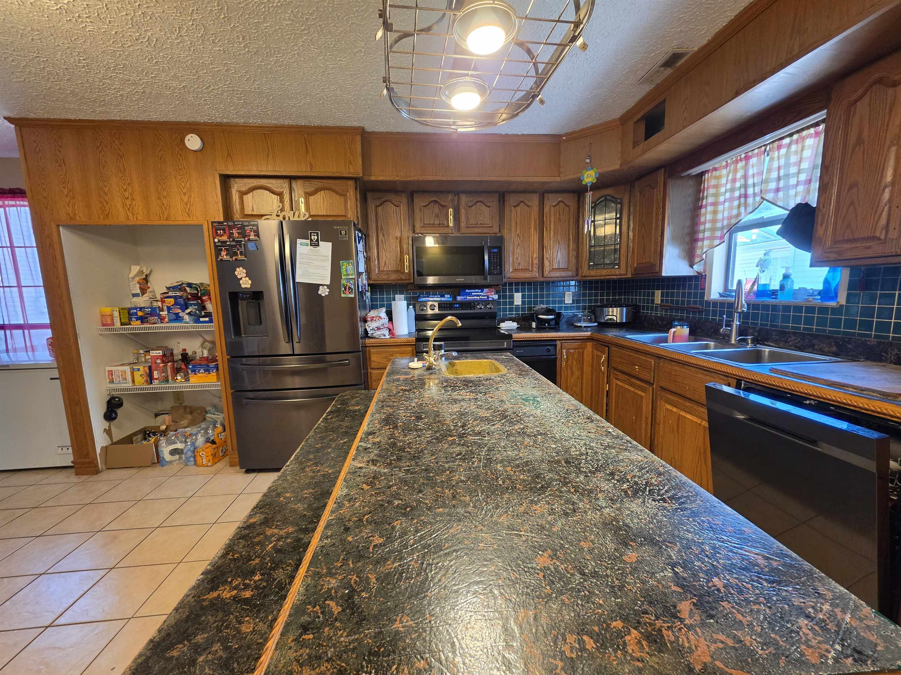 https://zimg.paragon.ice.com/ParagonImages/Property/PH/AABRKY/61166/6/0/0/a394b08af608877be721ae5591fa559b/0/c663d1f6cd42e5652692a61cb3cd8d4d/61166-5dc8be8c-8a63-40d5-aa8c-ea44400364a8.JPG