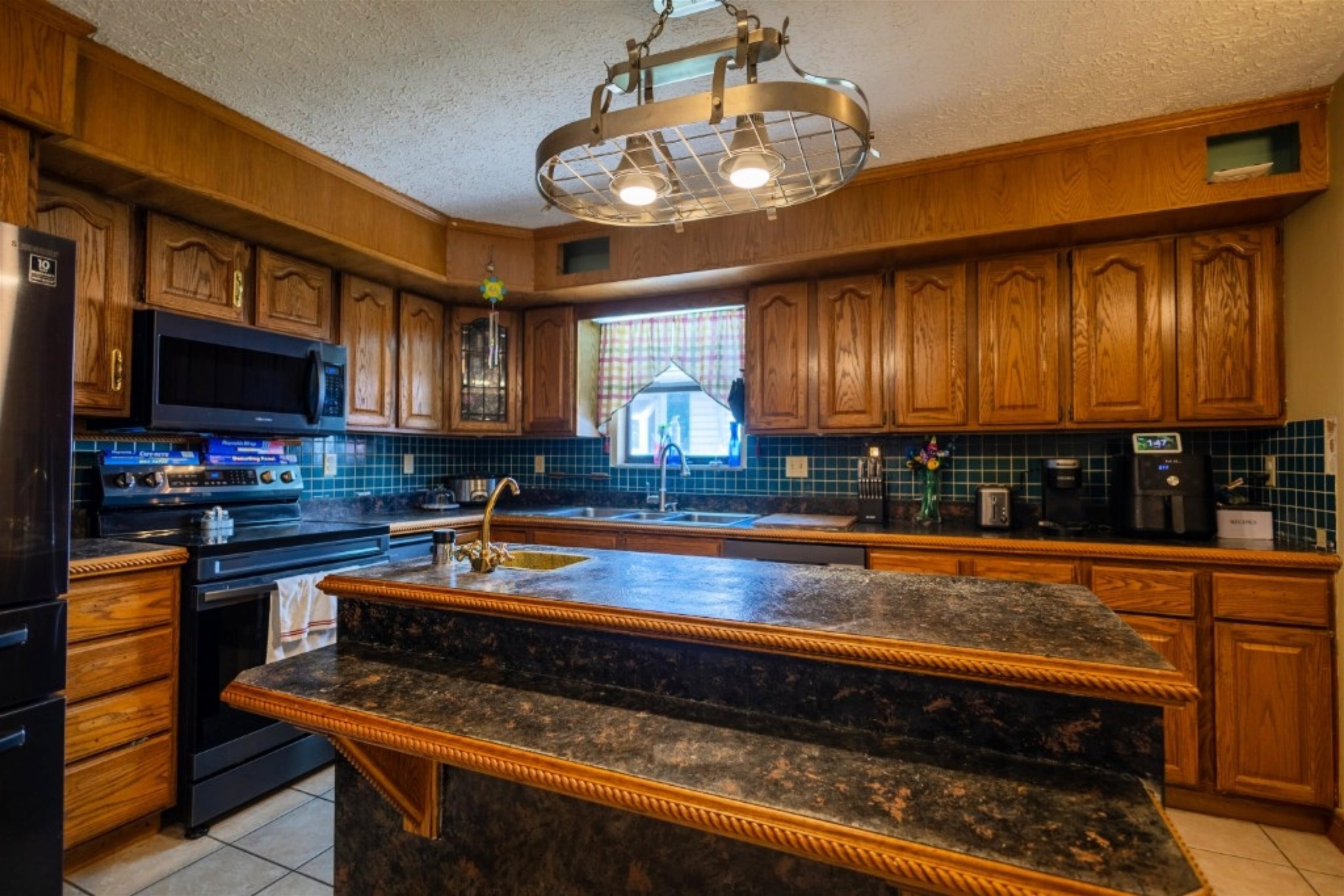 https://zimg.paragon.ice.com/ParagonImages/Property/PH/AABRKY/61166/7/0/0/89439f32b37f489590f53ebab2f7c619/0/c663d1f6cd42e5652692a61cb3cd8d4d/61166-7e6593cc-4066-4aa7-93ee-cfc72d3ad409.JPG
