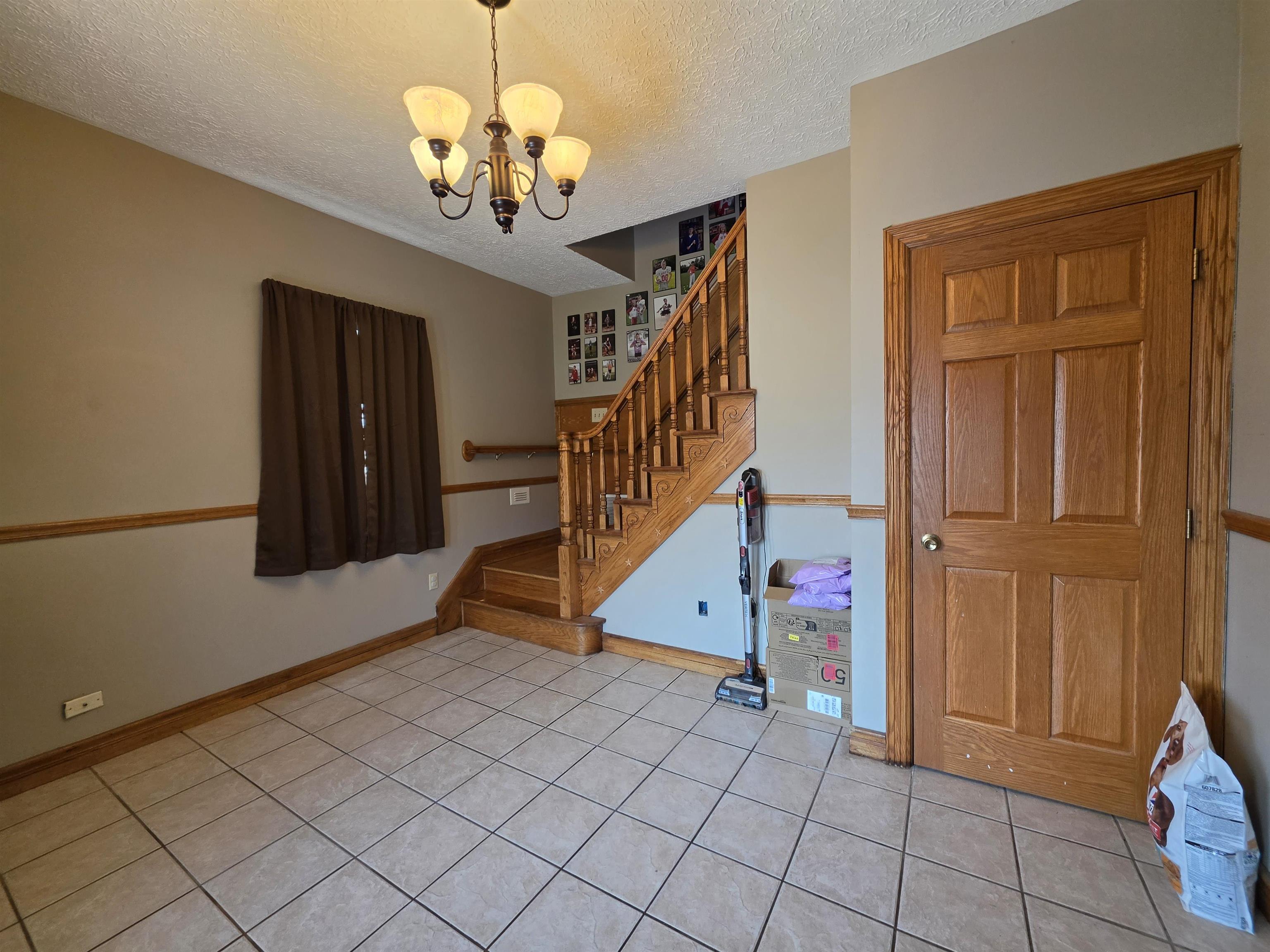 https://zimg.paragon.ice.com/ParagonImages/Property/PH/AABRKY/61166/8/0/0/42acbd5b6bb41b7349c7baf269ab9b86/0/c663d1f6cd42e5652692a61cb3cd8d4d/61166-e49cc19a-0db5-4b35-b15a-3cbf10e8c91a.JPG