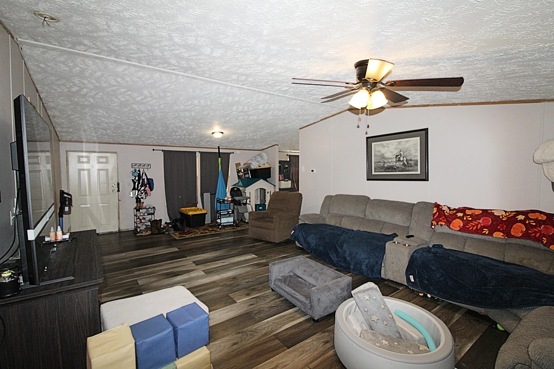 https://zimg.paragon.ice.com/ParagonImages/Property/PH/AABRKY/61169/3/0/0/d3833ae20a860f6bd4663b82cd431647/0/59d3d5708fe0d8b39c58e03f3e7b3684/61169-fbf88ac1-df6b-4695-a86c-1f119eb60ad0.JPG