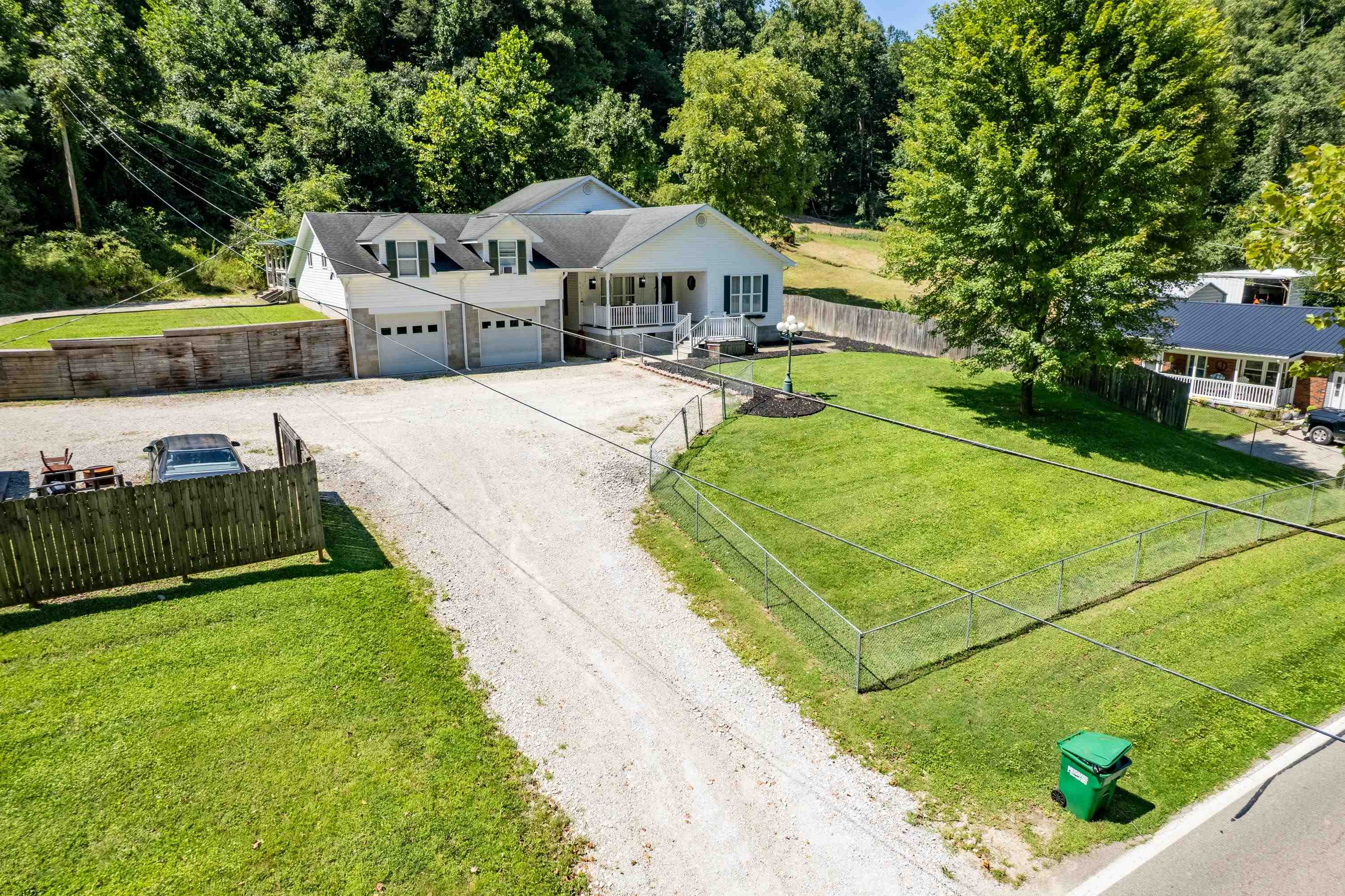 https://zimg.paragon.ice.com/ParagonImages/Property/PH/AABRKY/61170/3/0/0/113d108e9ea4b1295acd64b293d290fd/0/82413389ab229c1cf19968d7fead61b0/61170-a62c208f-d362-4dc0-9229-0b1f1368b96f.JPG