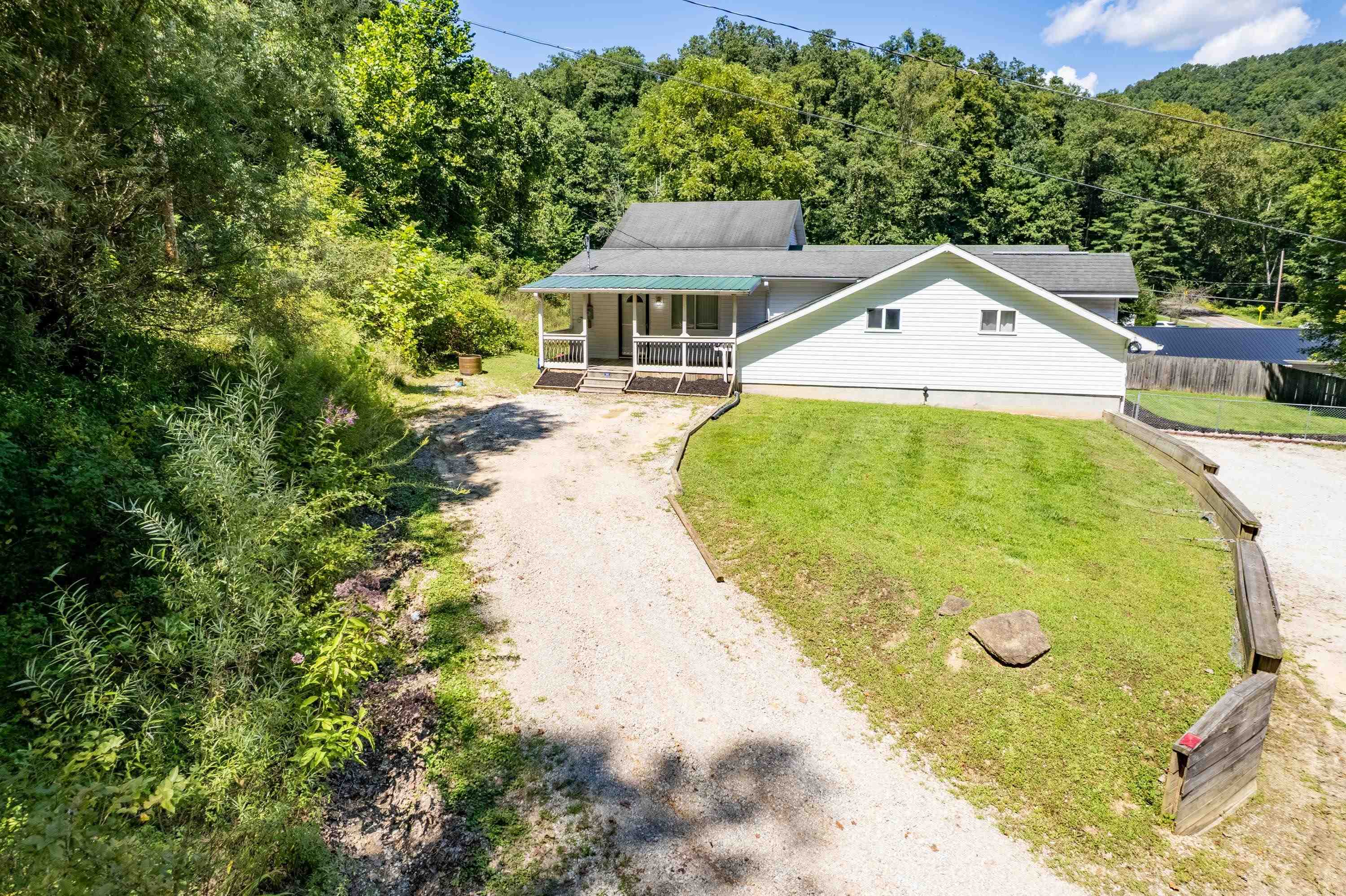 https://zimg.paragon.ice.com/ParagonImages/Property/PH/AABRKY/61170/4/0/0/d4debc4c9058b57275423e812d98c167/0/82413389ab229c1cf19968d7fead61b0/61170-fd1ed645-0e0e-4b34-bb01-7e24318f6550.JPG