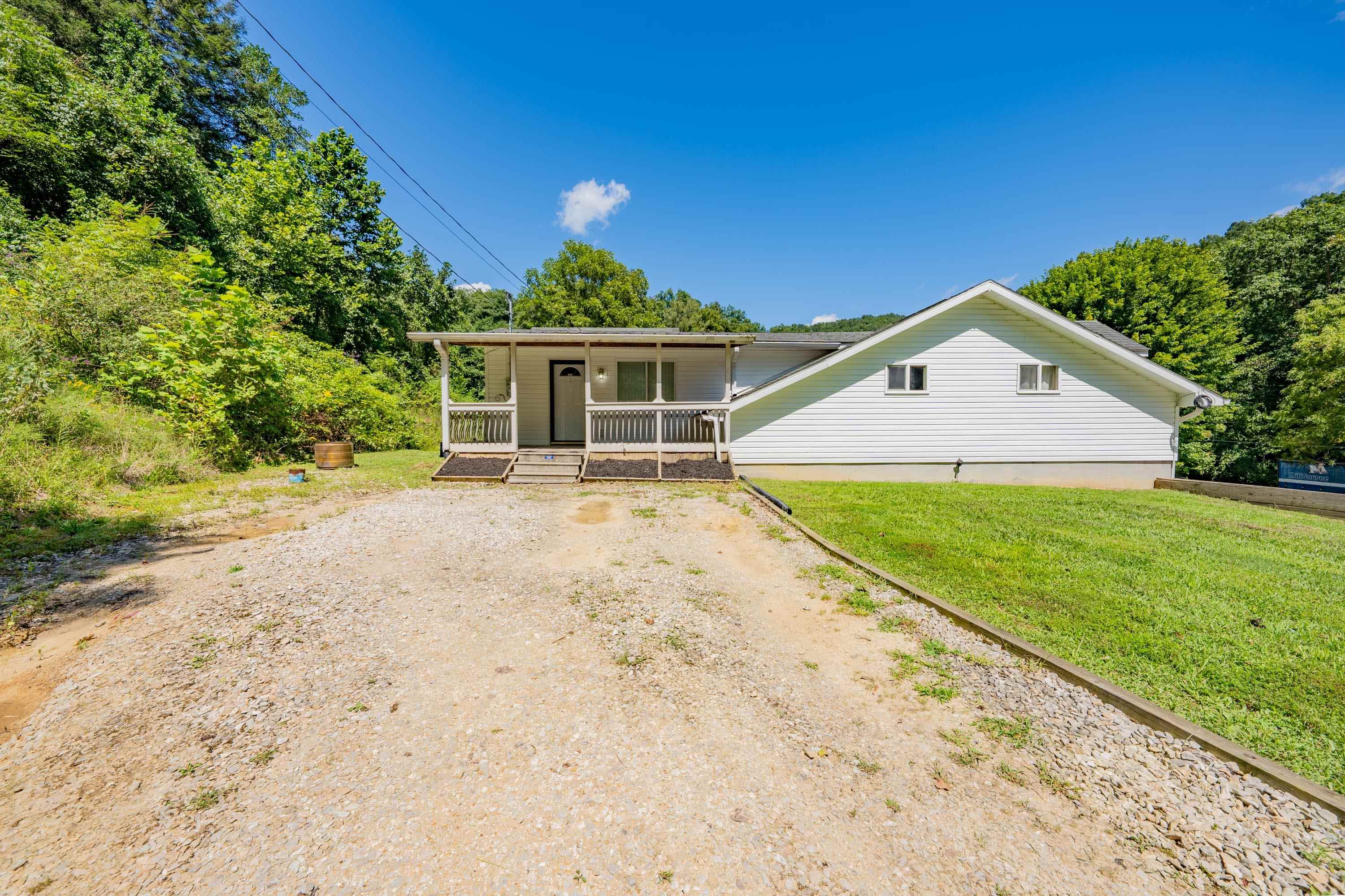 https://zimg.paragon.ice.com/ParagonImages/Property/PH/AABRKY/61170/7/0/0/0aac5e7c388a6a2cccf9a82201665ac5/0/82413389ab229c1cf19968d7fead61b0/61170-912b977a-4470-4c7c-8cda-d9dded5bdfe3.JPG