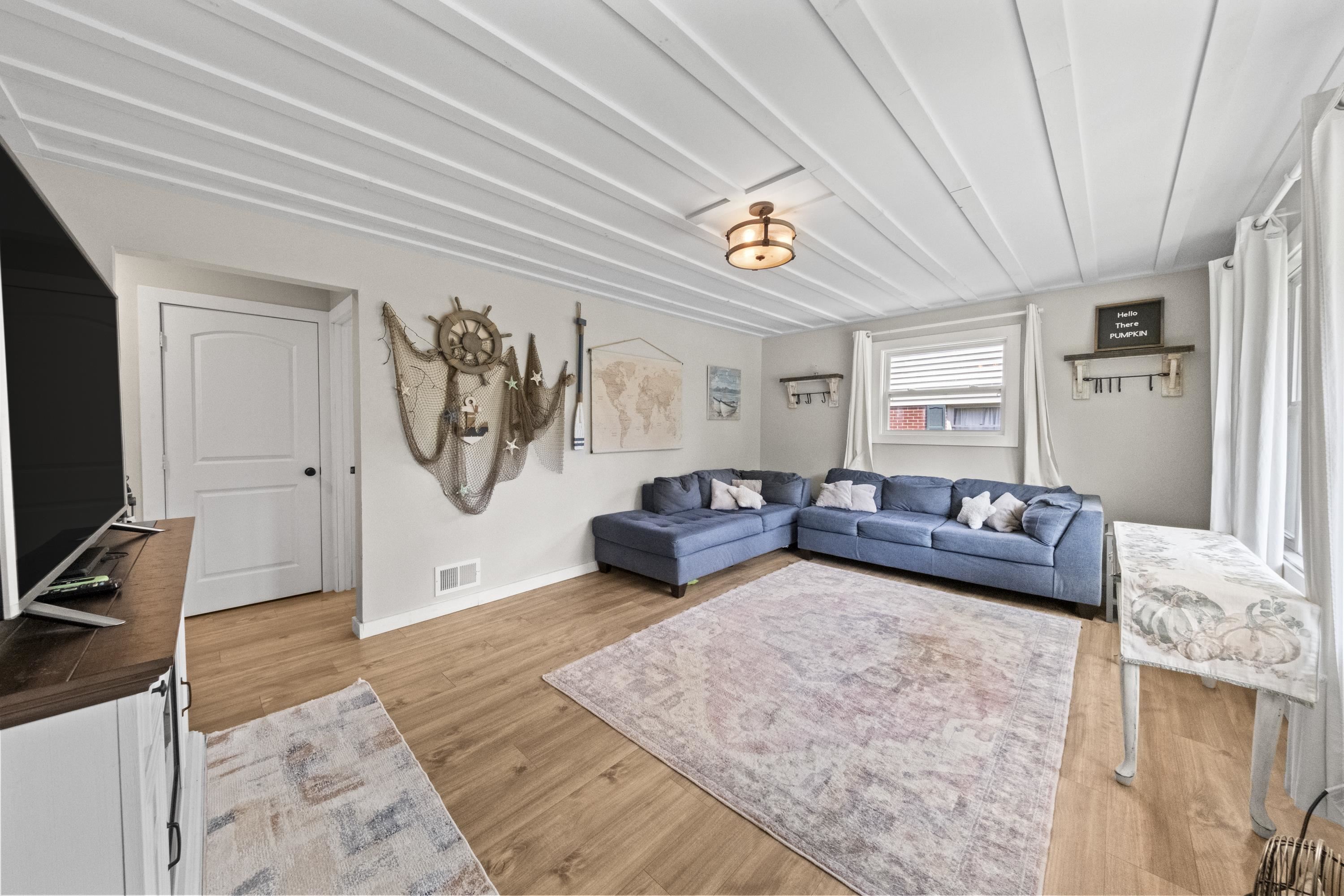 https://zimg.paragon.ice.com/ParagonImages/Property/PH/AABRKY/61175/1/0/0/3cf8f21b9c179b69d7f6ba507bd86af9/0/2046832f9372a340d292a152dd6cfba0/61175-d30fd9a2-47cd-4bdc-976c-44a6d27be90f.JPG
