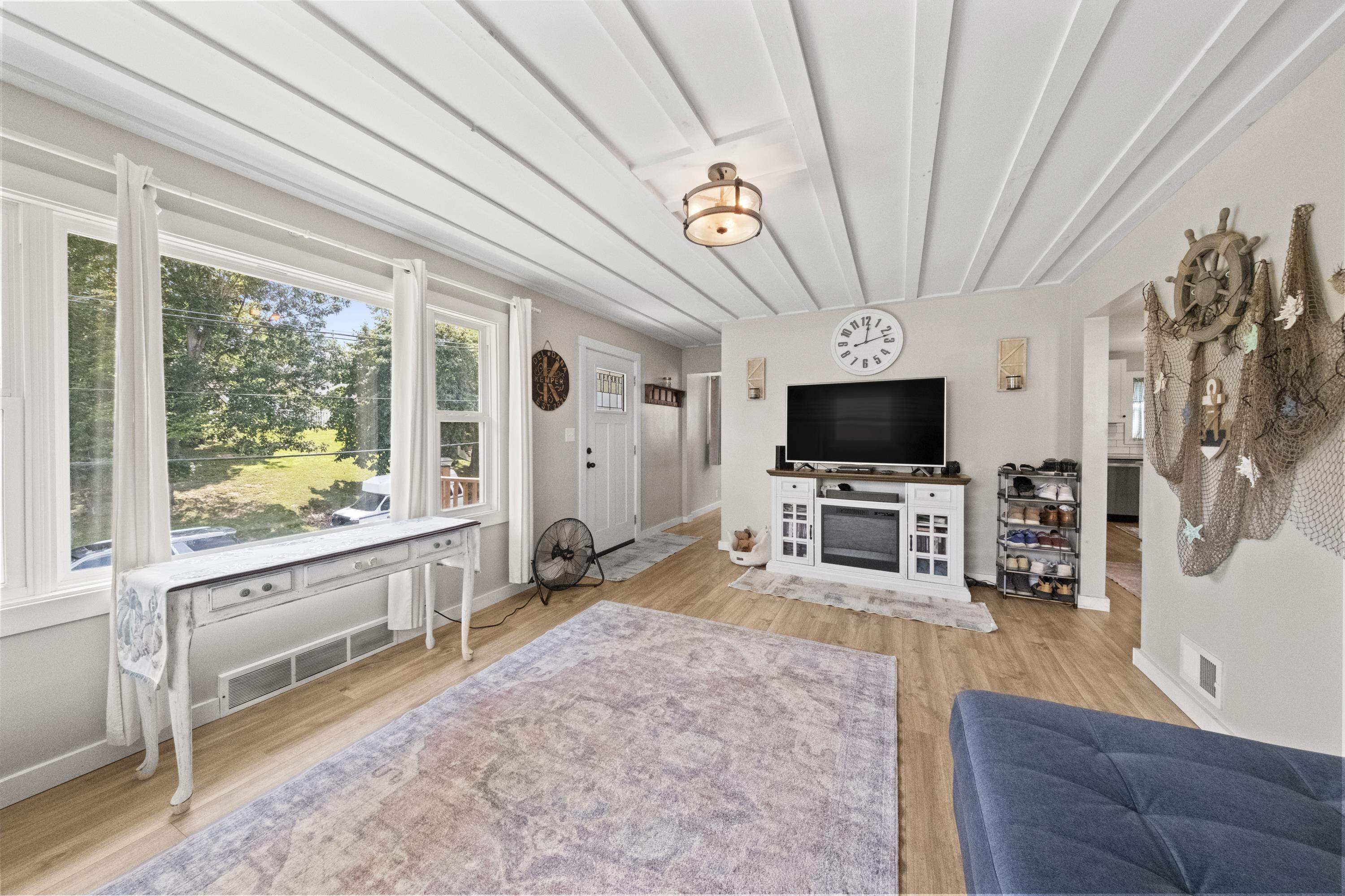 https://zimg.paragon.ice.com/ParagonImages/Property/PH/AABRKY/61175/2/0/0/ec1ea9c7e5a194833e8450461862e75a/0/2046832f9372a340d292a152dd6cfba0/61175-f22e0fff-27d3-4338-a686-1f3f443f307d.JPG