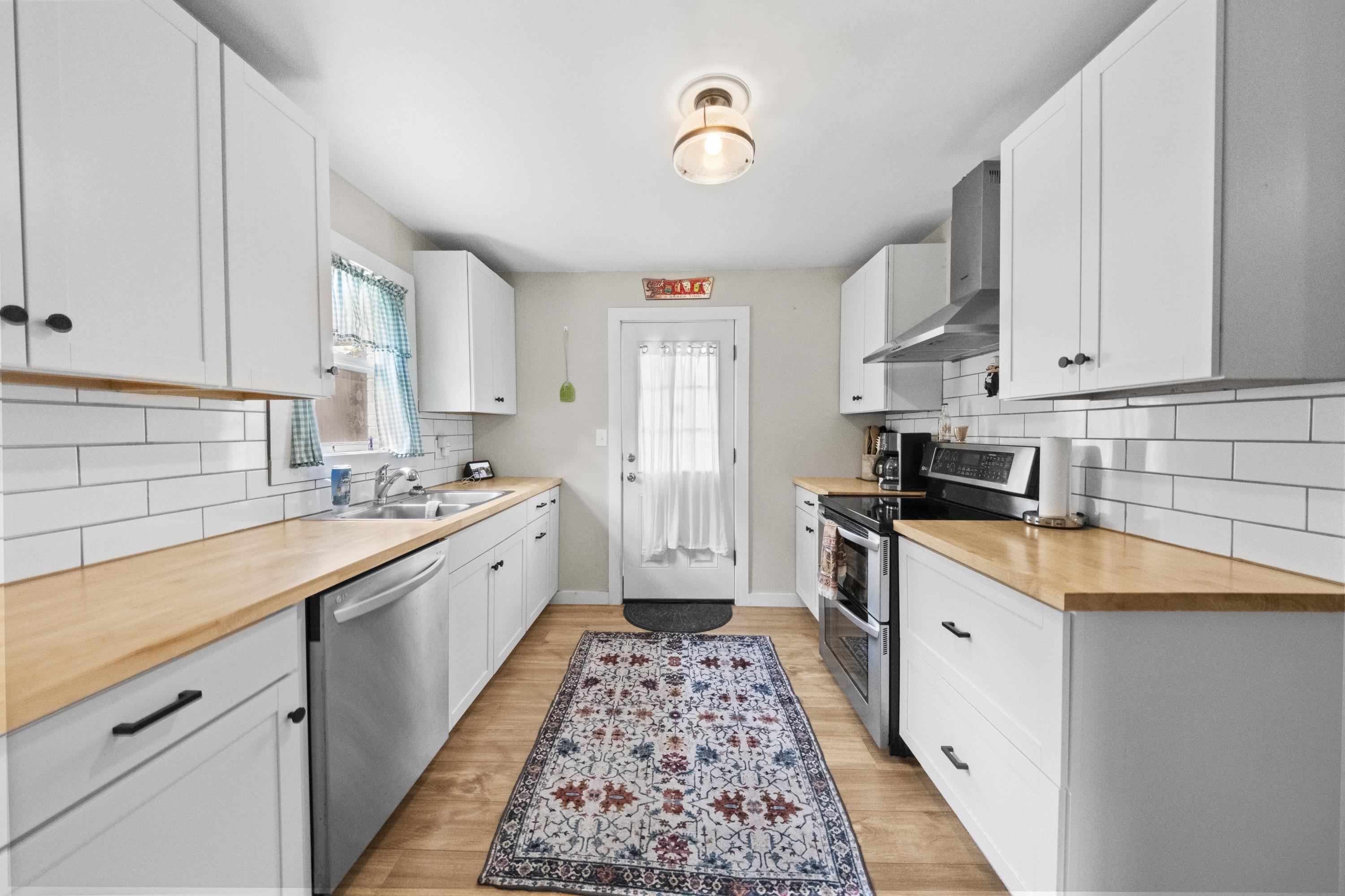 https://zimg.paragon.ice.com/ParagonImages/Property/PH/AABRKY/61175/3/0/0/e0900b79c2a020f22b05d3305181d6ed/0/2046832f9372a340d292a152dd6cfba0/61175-c8d2f488-5028-4714-8332-72e4e28df152.JPG