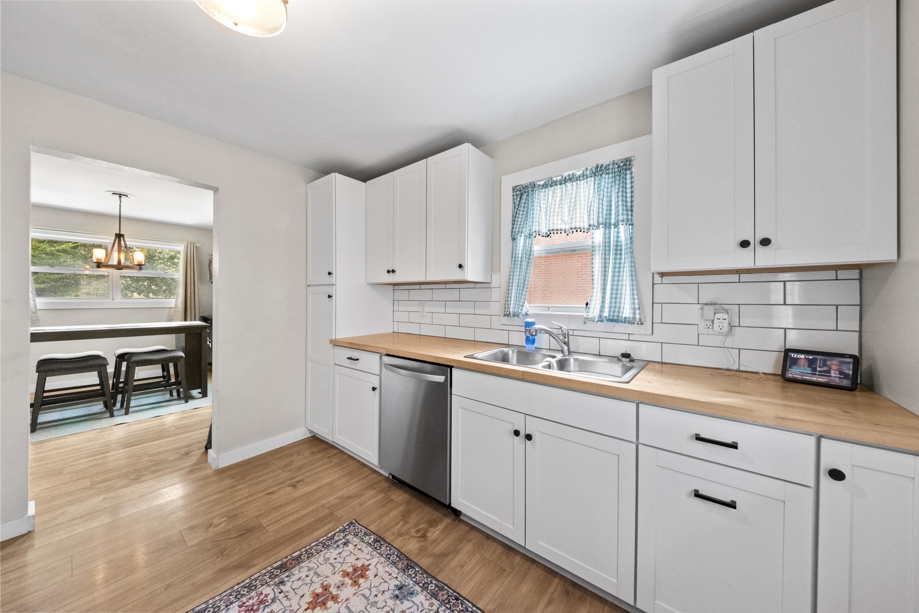 https://zimg.paragon.ice.com/ParagonImages/Property/PH/AABRKY/61175/8/0/0/bc42cac54d60bb5b5b2a51bf559300e9/0/2046832f9372a340d292a152dd6cfba0/61175-ad01eeee-ab49-47e3-a853-a17527577f09.JPG