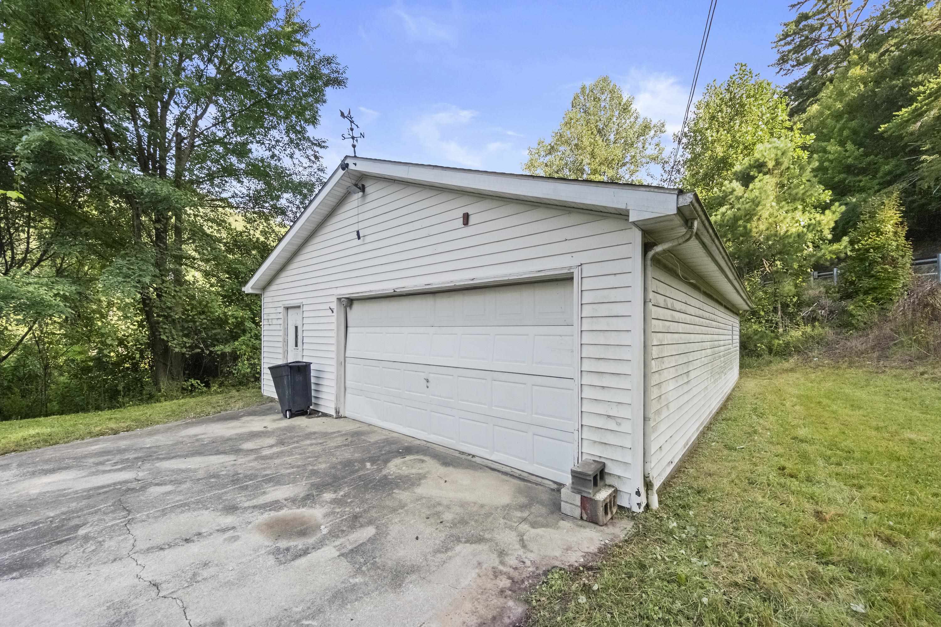 https://zimg.paragon.ice.com/ParagonImages/Property/PH/AABRKY/61176/1/0/0/0e996194758ea4ae8a99e5438ce57fa7/0/a75ab8a5001e60f9554614e1c32d6a00/61176-788c544e-95e8-4ba5-8d50-2affbcc8115d.JPG