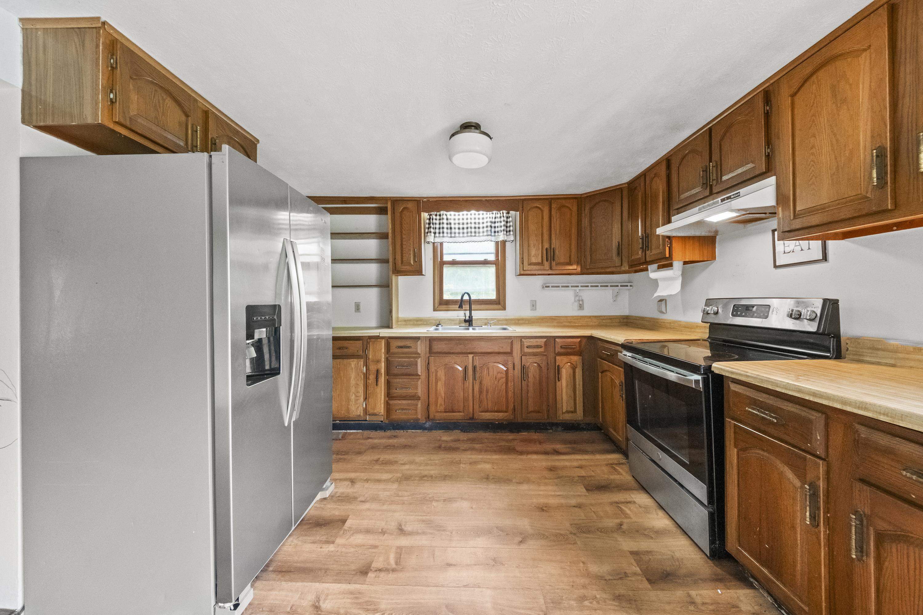 https://zimg.paragon.ice.com/ParagonImages/Property/PH/AABRKY/61176/11/0/0/8ca5ce3fdf70f0cf7bfa8f54a5a4d5de/0/a75ab8a5001e60f9554614e1c32d6a00/61176-029312b6-3bc8-44ac-82a1-03a9629d0873.JPG