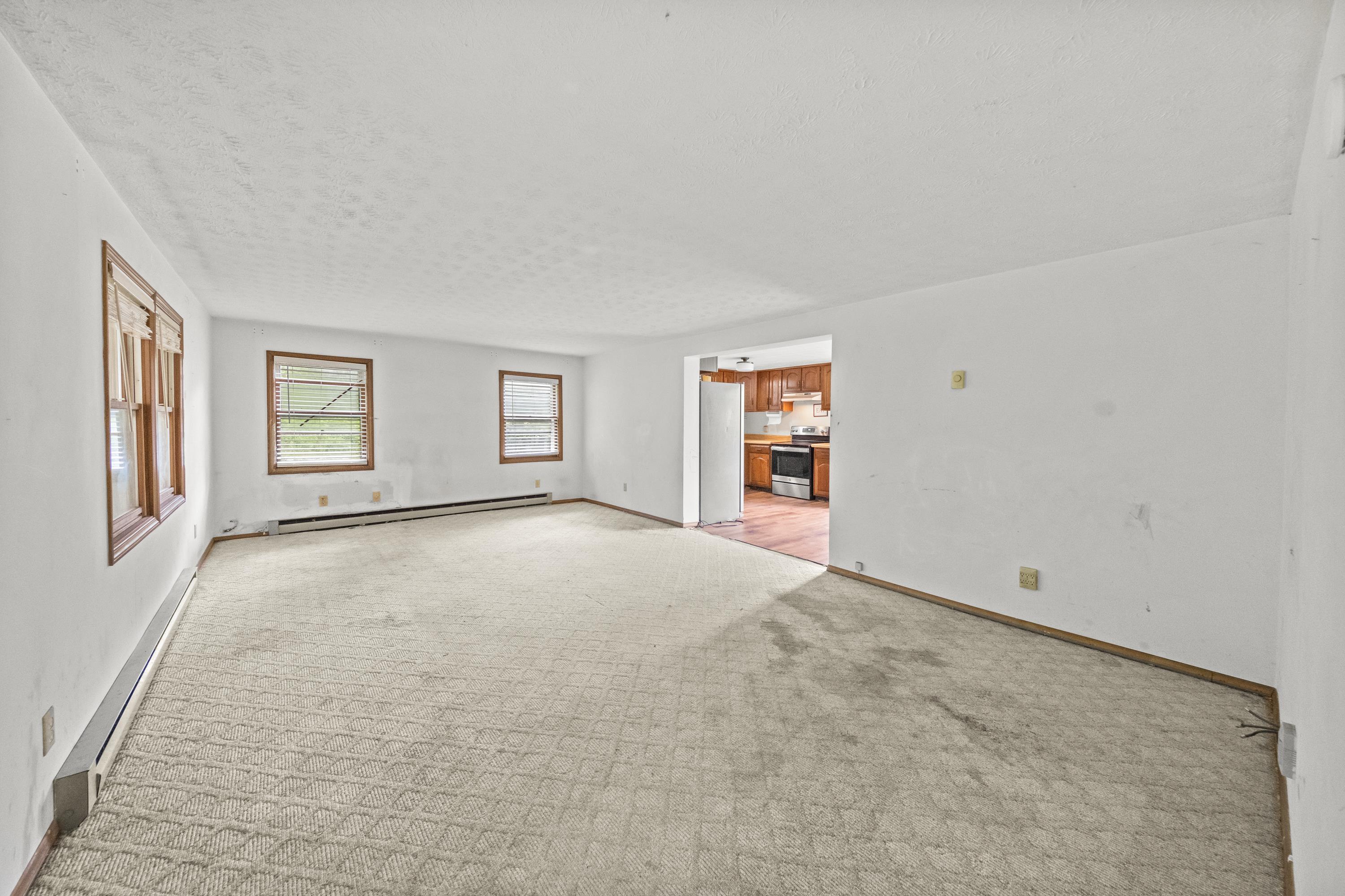 https://zimg.paragon.ice.com/ParagonImages/Property/PH/AABRKY/61176/3/0/0/925b82e951f7add7b1f3fc713c683b45/0/a75ab8a5001e60f9554614e1c32d6a00/61176-88165c15-16ec-4ec1-8641-02dc39152761.JPG