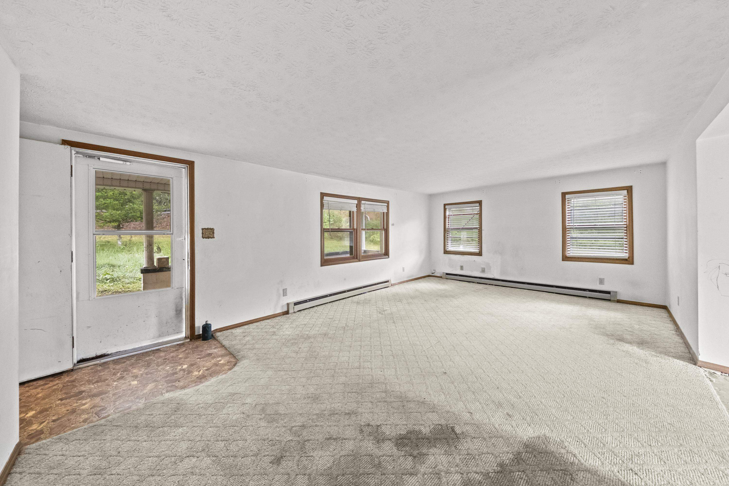 https://zimg.paragon.ice.com/ParagonImages/Property/PH/AABRKY/61176/4/0/0/ebebe4201bd15dded4db87bf51e4e784/0/a75ab8a5001e60f9554614e1c32d6a00/61176-42073eb2-6c2a-4104-84ff-a3d48669ef38.JPG