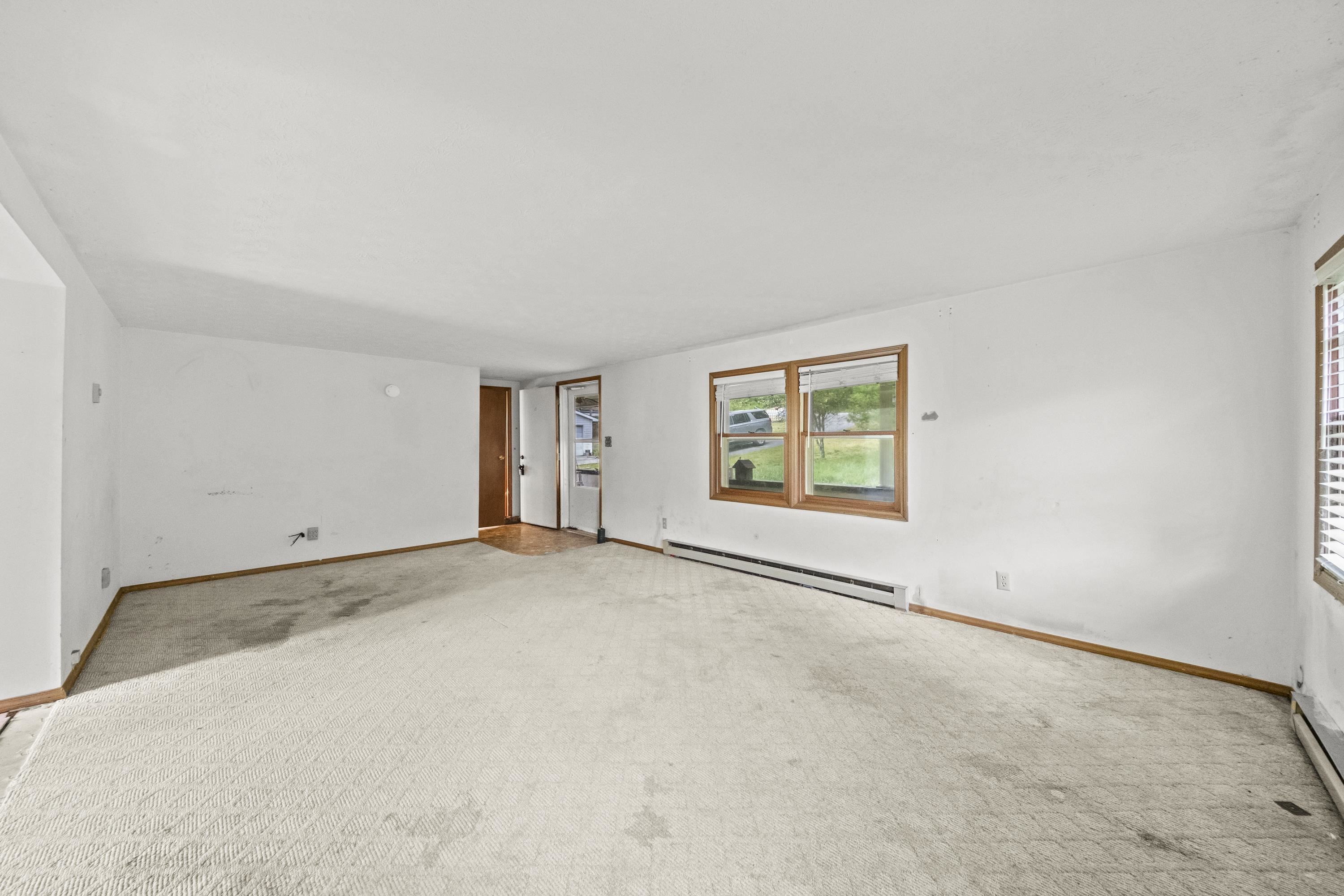 https://zimg.paragon.ice.com/ParagonImages/Property/PH/AABRKY/61176/5/0/0/faf338f4769e820448d3ec06539af453/0/a75ab8a5001e60f9554614e1c32d6a00/61176-26ee0f79-5330-4223-b560-0b2b5c1e70d0.JPG