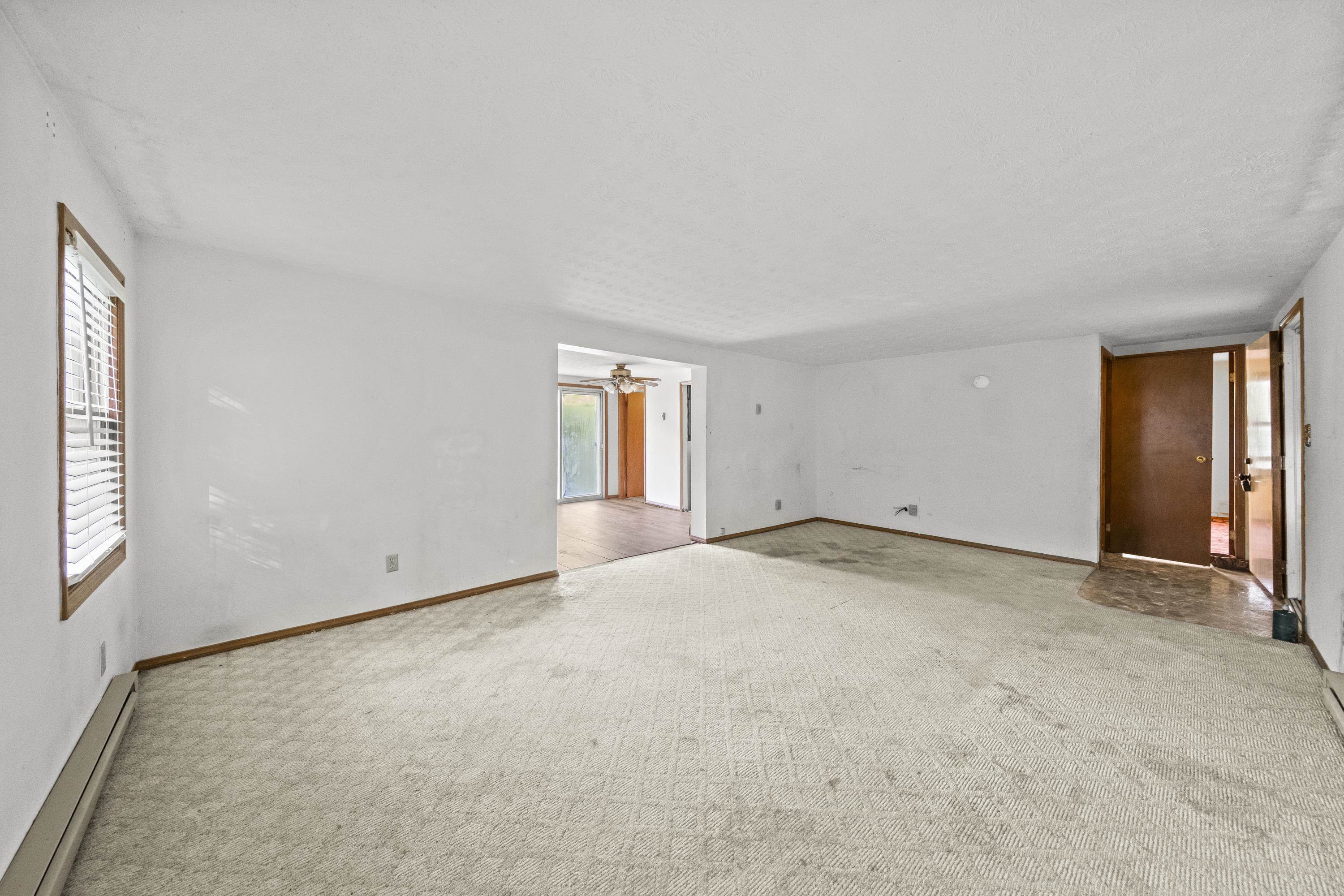 https://zimg.paragon.ice.com/ParagonImages/Property/PH/AABRKY/61176/6/0/0/7a8392b8bf870ea63d6aa73cce56f293/0/a75ab8a5001e60f9554614e1c32d6a00/61176-5df76772-f839-4859-b665-8a320bef4fd1.JPG