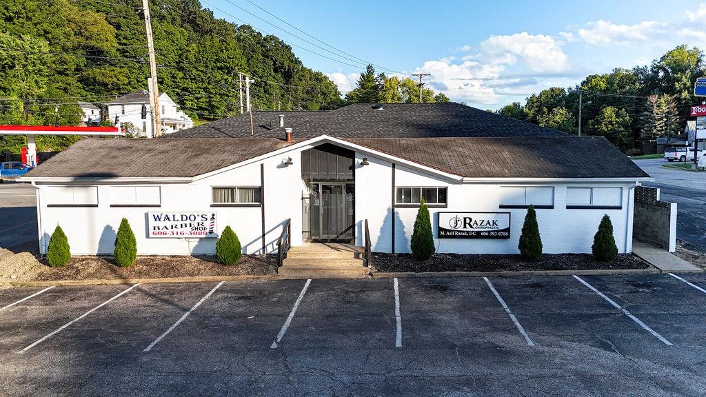 https://zimg.paragon.ice.com/ParagonImages/Property/PH/AABRKY/61183/13/0/0/824d9d8b18996d26c06ebcb20a5058e3/0/287848b5f57d6ea773287fb844886225/61183-ac8306b3-c6ef-47ff-8775-552dc26eb29f.JPG