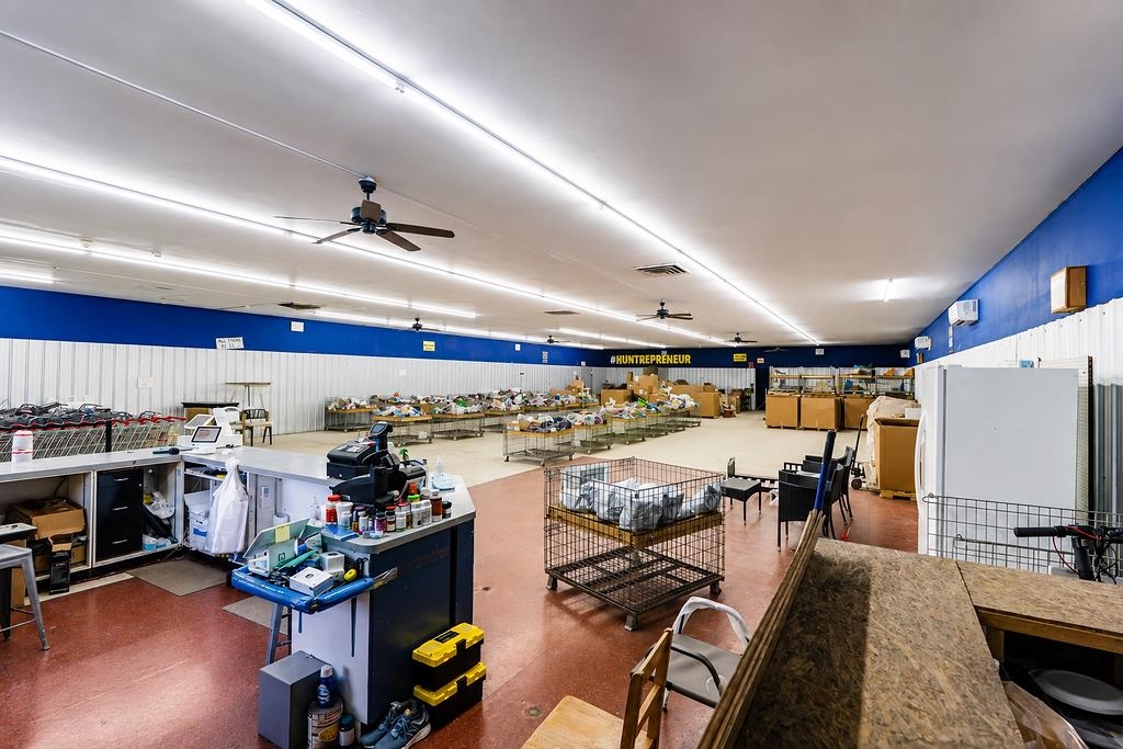 https://zimg.paragon.ice.com/ParagonImages/Property/PH/AABRKY/61183/4/0/0/5eaa7b73f76e40b4411c6c2e58144397/0/287848b5f57d6ea773287fb844886225/61183-fa849732-fe24-4b12-9520-4fa994279ac8.JPG