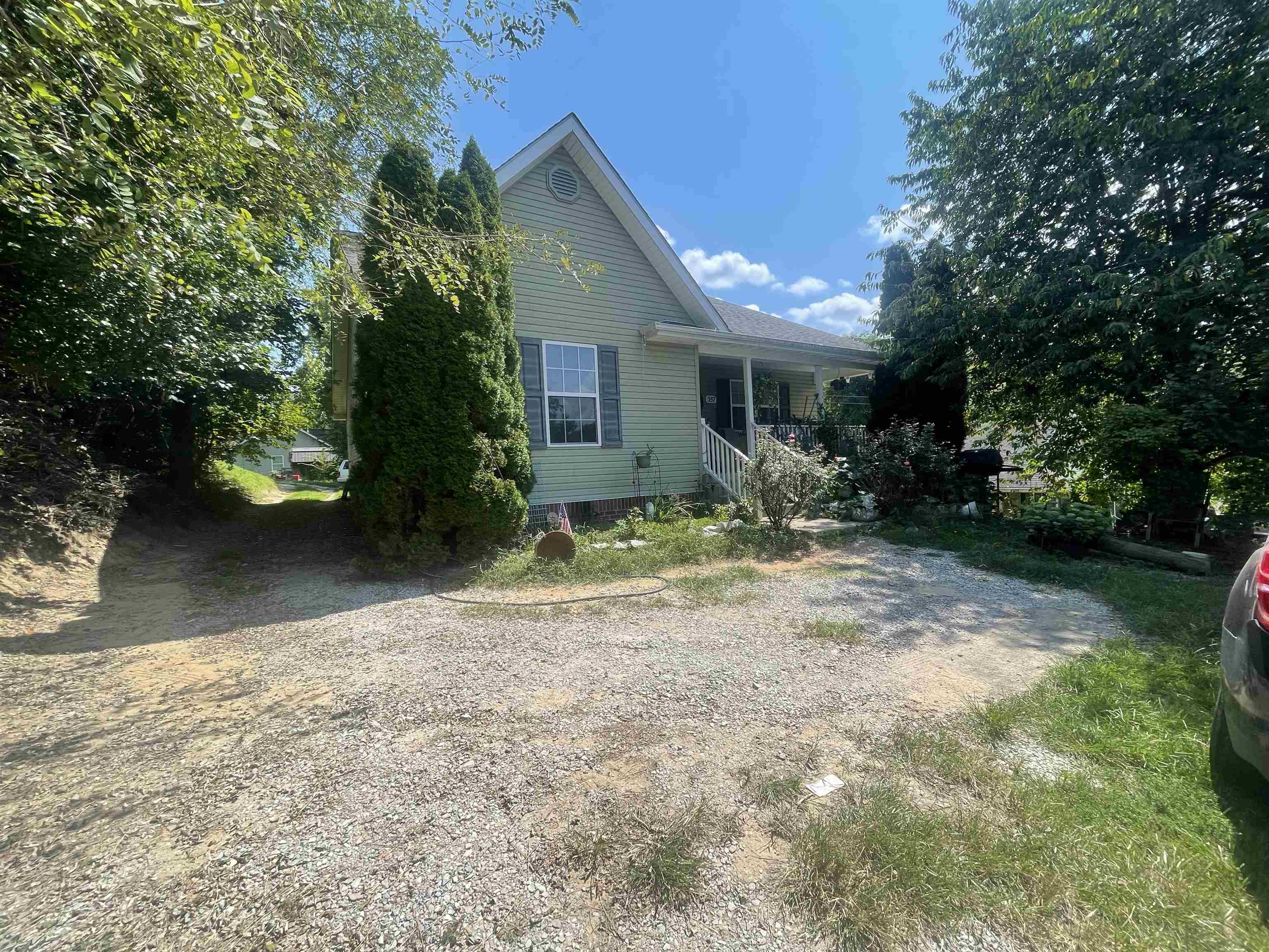 https://zimg.paragon.ice.com/ParagonImages/Property/PH/AABRKY/61184/1/0/0/786dd45be449b9b76d892766daa2bd65/0/e57e19e662b04dc8ec47c0186d9b226e/61184-fc5cc786-9f4f-4fbc-b367-4481653d9e9d.JPG