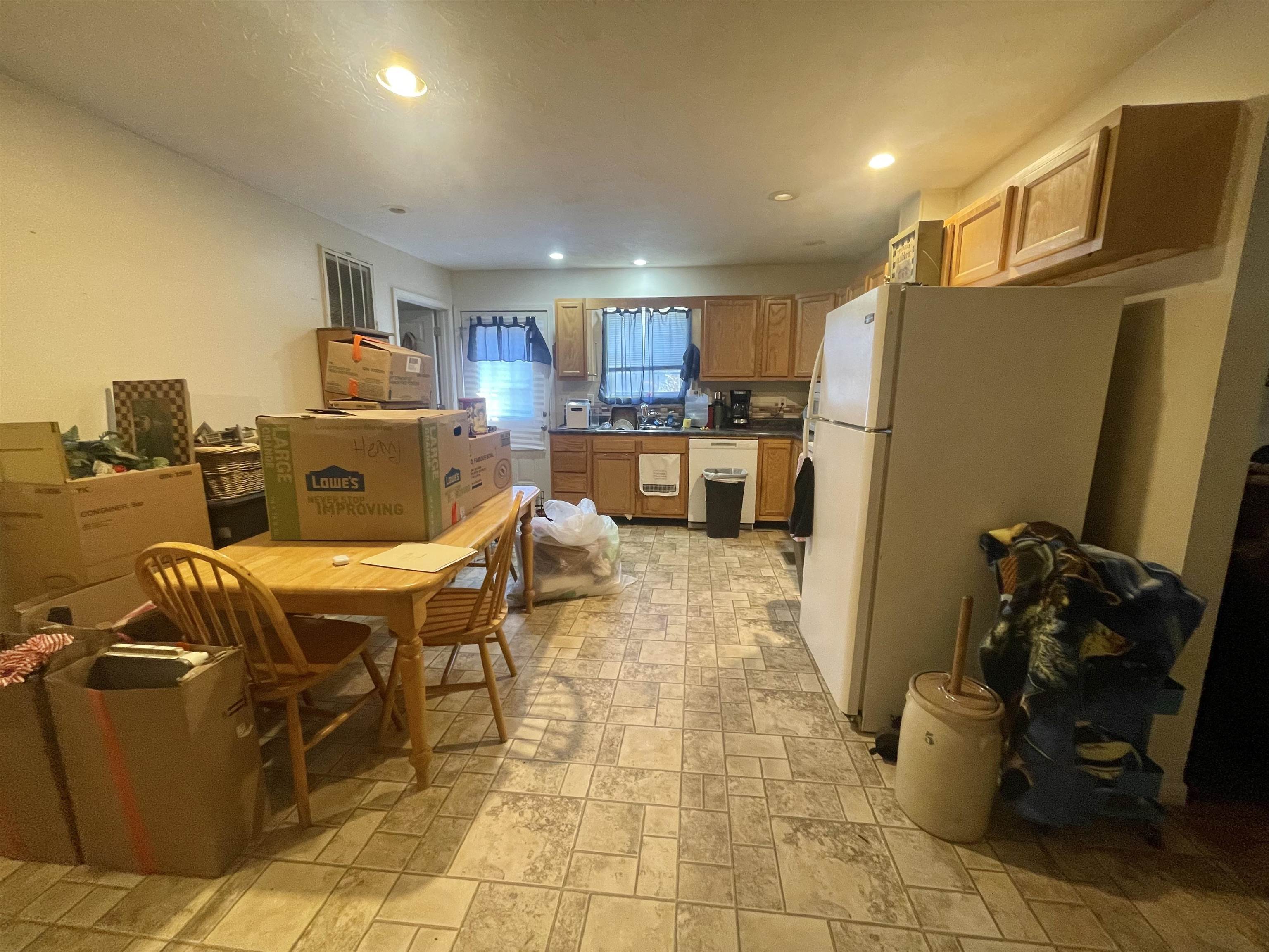 https://zimg.paragon.ice.com/ParagonImages/Property/PH/AABRKY/61184/4/0/0/025ff0e48e31013da7578d1cf224fcef/0/e57e19e662b04dc8ec47c0186d9b226e/61184-704ae059-c554-4a2a-b2a3-7e302aba0856.JPG