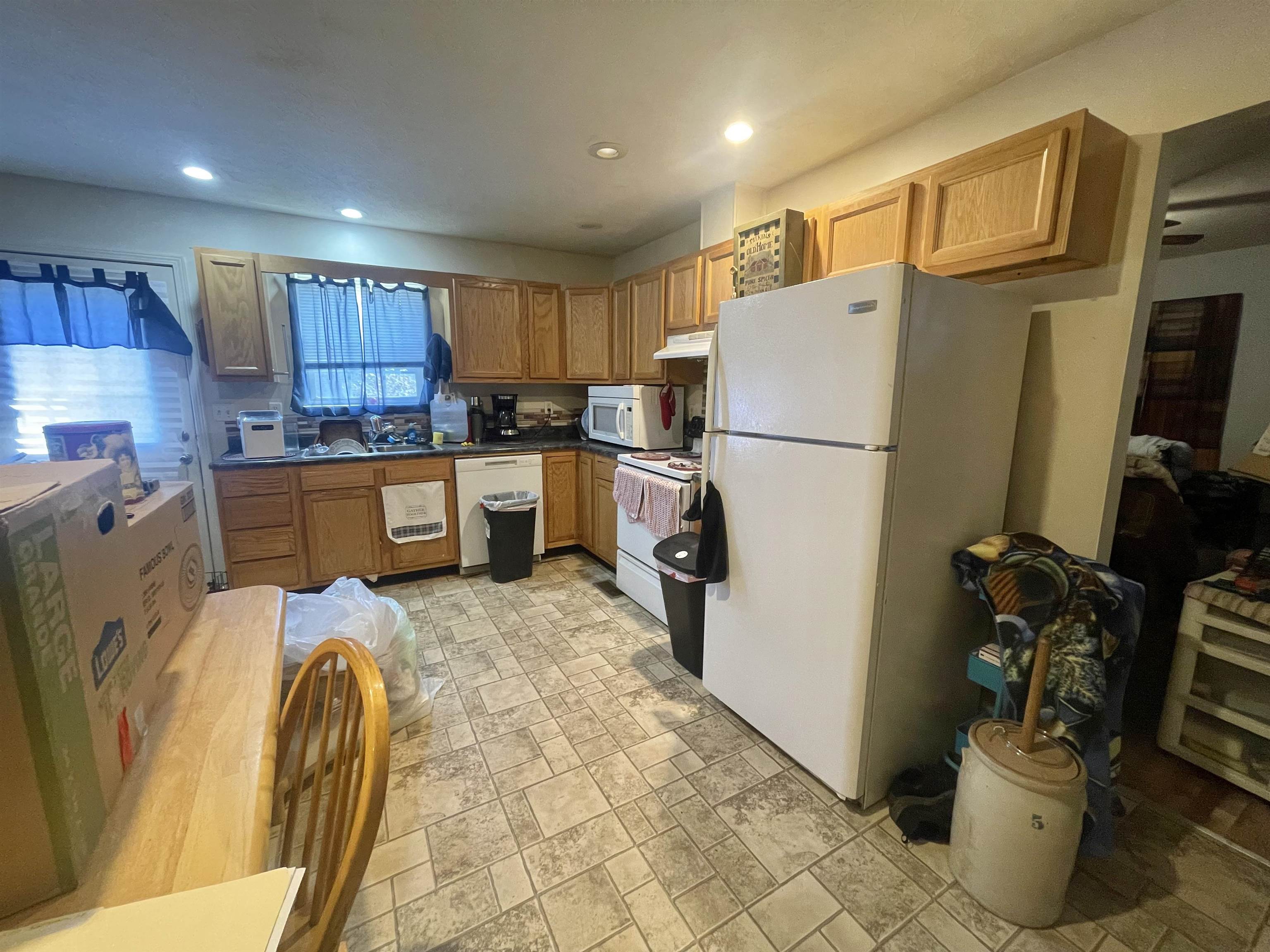 https://zimg.paragon.ice.com/ParagonImages/Property/PH/AABRKY/61184/6/0/0/bf6bdf919ca3a6a733e12badd7ce6434/0/e57e19e662b04dc8ec47c0186d9b226e/61184-3c7e13a4-98d8-4b6a-8d0c-1dfb475f28db.JPG
