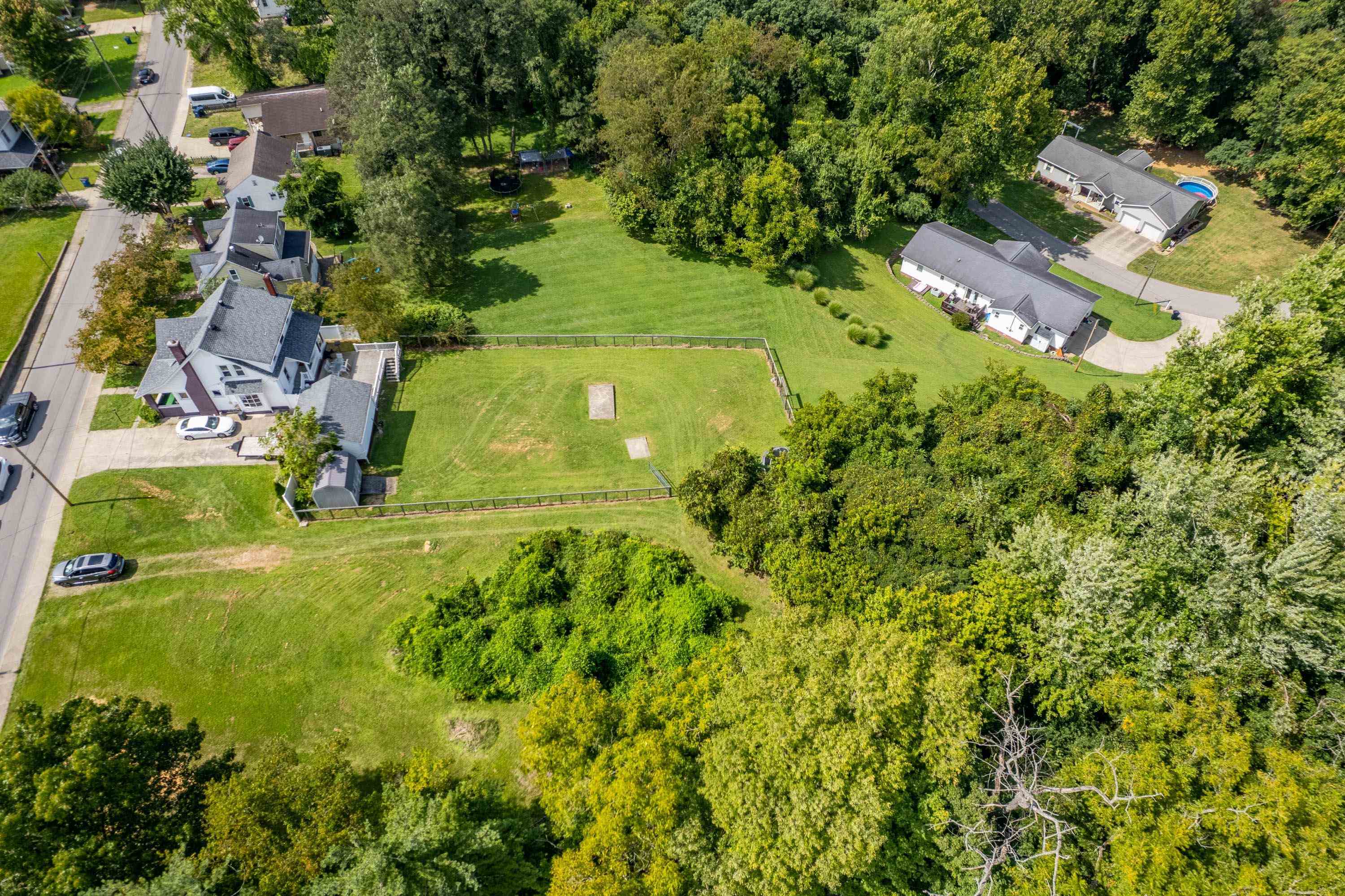 https://zimg.paragon.ice.com/ParagonImages/Property/PH/AABRKY/61185/1/0/0/0d64d91858b25207404a3ae3be39fcd6/0/e1c84c238439f2a0605861d99471c1ca/61185-f85f7a7e-f48a-4361-90e6-a7ae5bb5a450.JPG