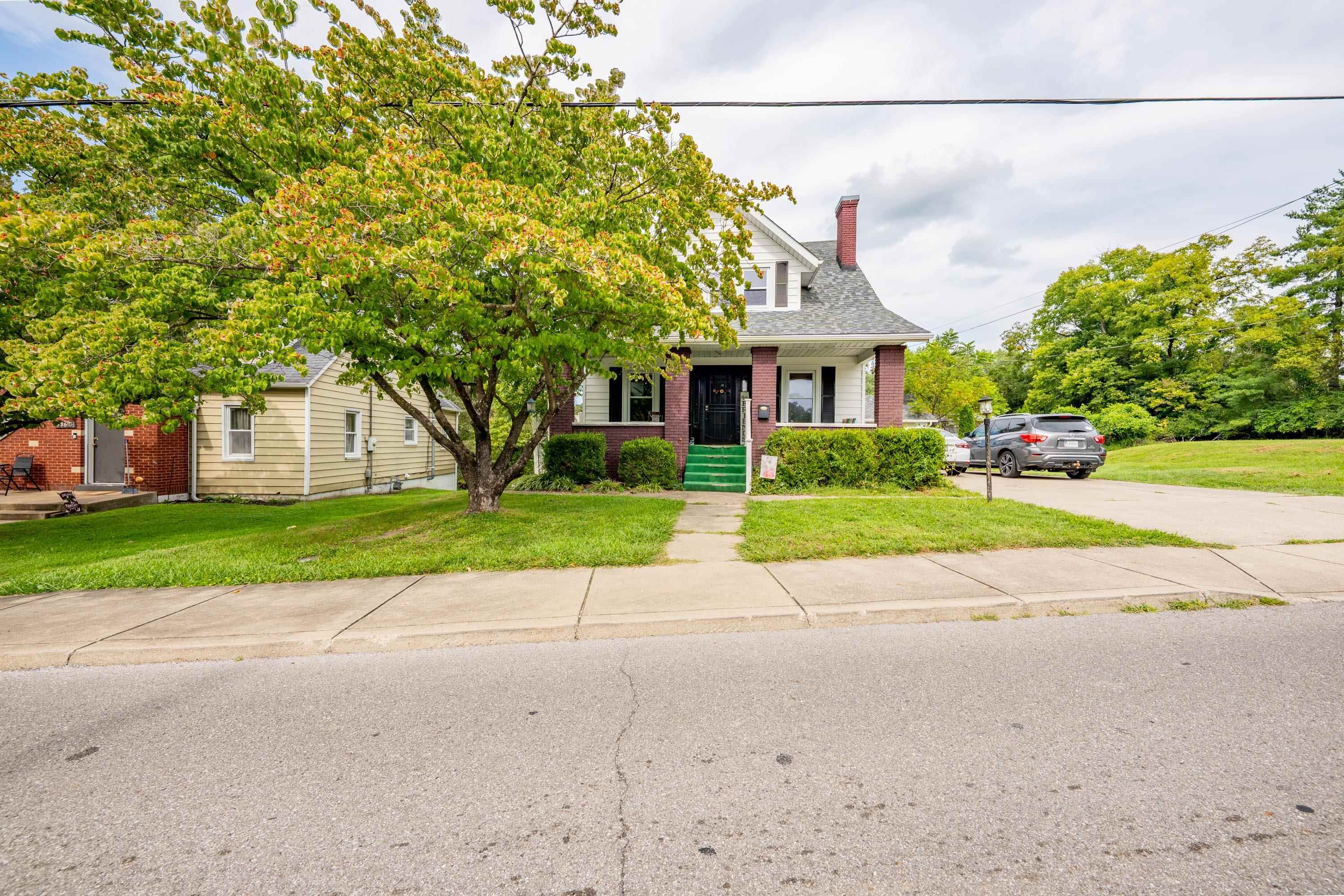 https://zimg.paragon.ice.com/ParagonImages/Property/PH/AABRKY/61185/3/0/0/20368f1f275a989e0f98f17663a866de/0/e1c84c238439f2a0605861d99471c1ca/61185-74dadae0-f7a1-4a80-bc27-3451881db0ae.JPG