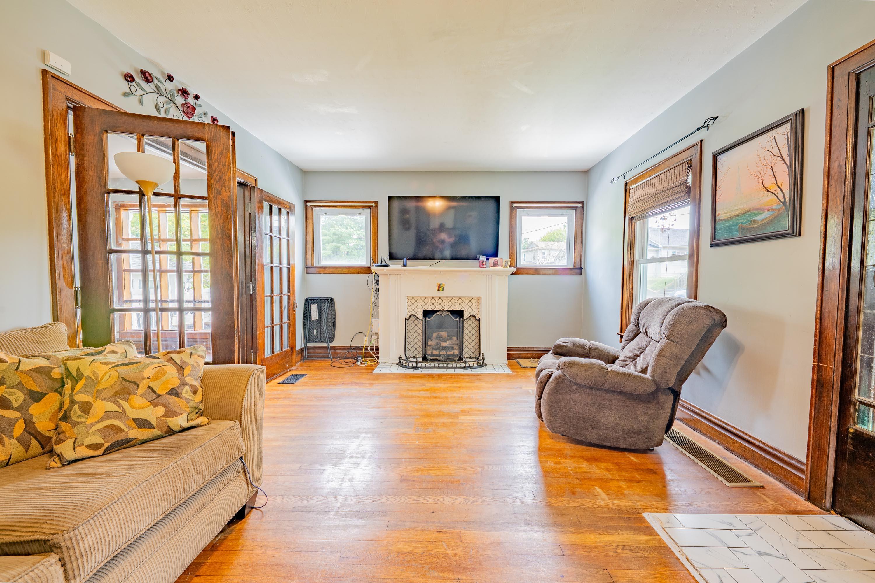https://zimg.paragon.ice.com/ParagonImages/Property/PH/AABRKY/61185/6/0/0/803d1ac45ad7bb71522e4cd0c845b172/0/e1c84c238439f2a0605861d99471c1ca/61185-03c35444-5b5a-4451-87f8-562c0571bb09.JPG