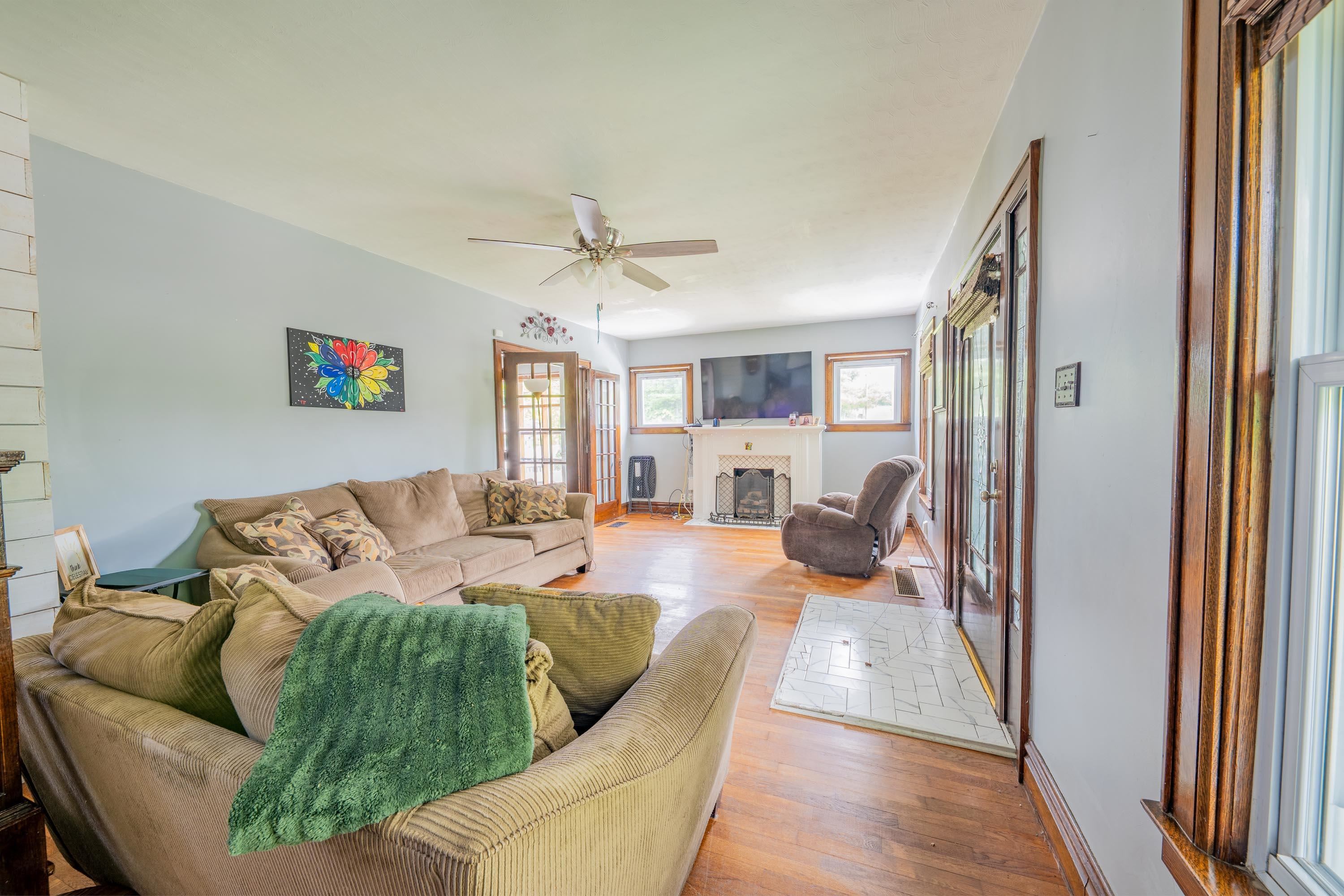 https://zimg.paragon.ice.com/ParagonImages/Property/PH/AABRKY/61185/8/0/0/d830f25aaa8c157e2ee9953b8a693bcf/0/e1c84c238439f2a0605861d99471c1ca/61185-32d207e1-fc9d-4b45-b8de-26be8491ff0e.JPG