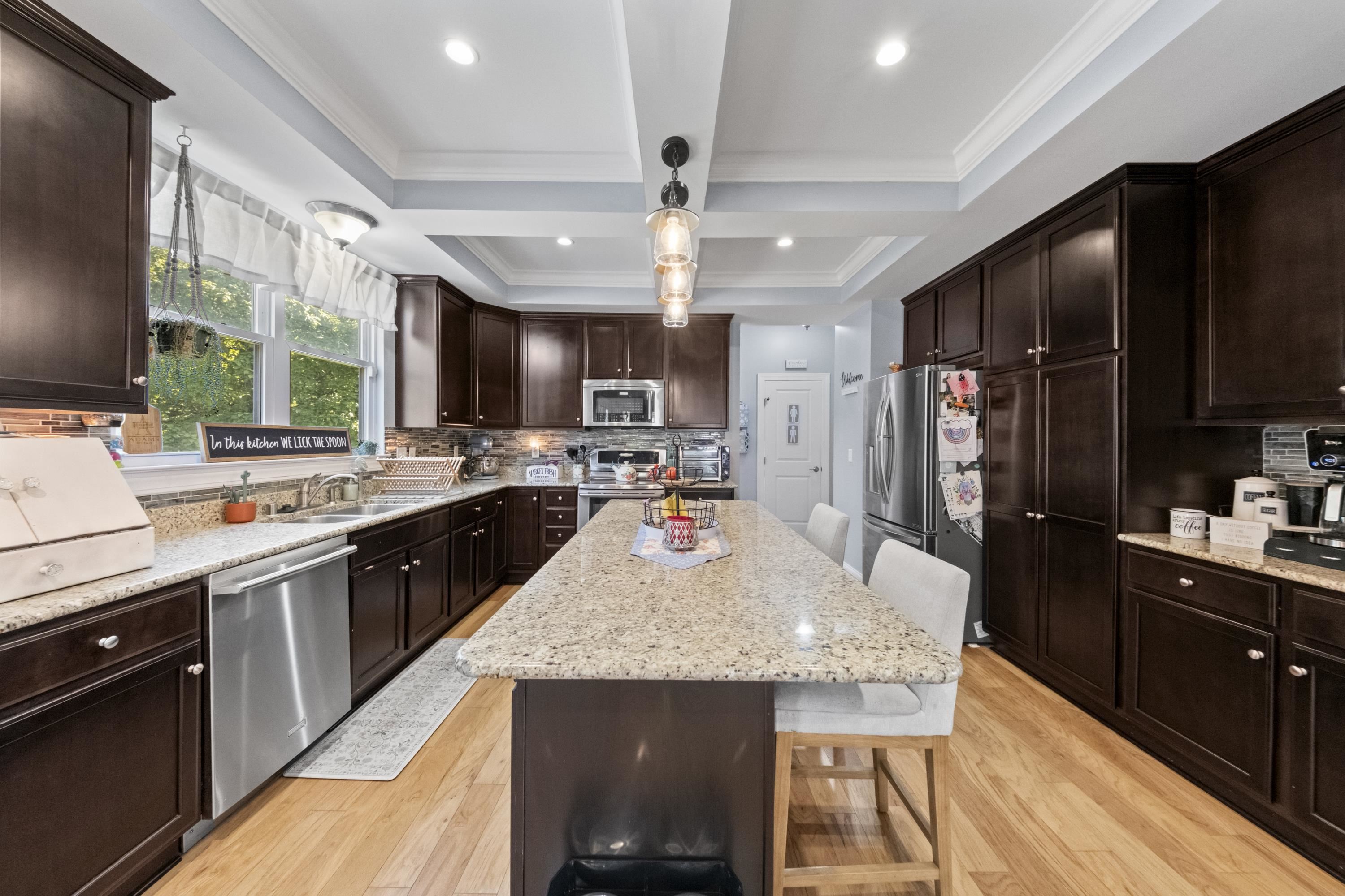 https://zimg.paragon.ice.com/ParagonImages/Property/PH/AABRKY/61187/13/0/0/8e3a93b6c6e32da7981f120362d317c8/0/8cc2d75aadf2d2f647e3d8a3057e2b36/61187-e3f8c827-ff8a-4f10-b843-bca313a84514.JPG