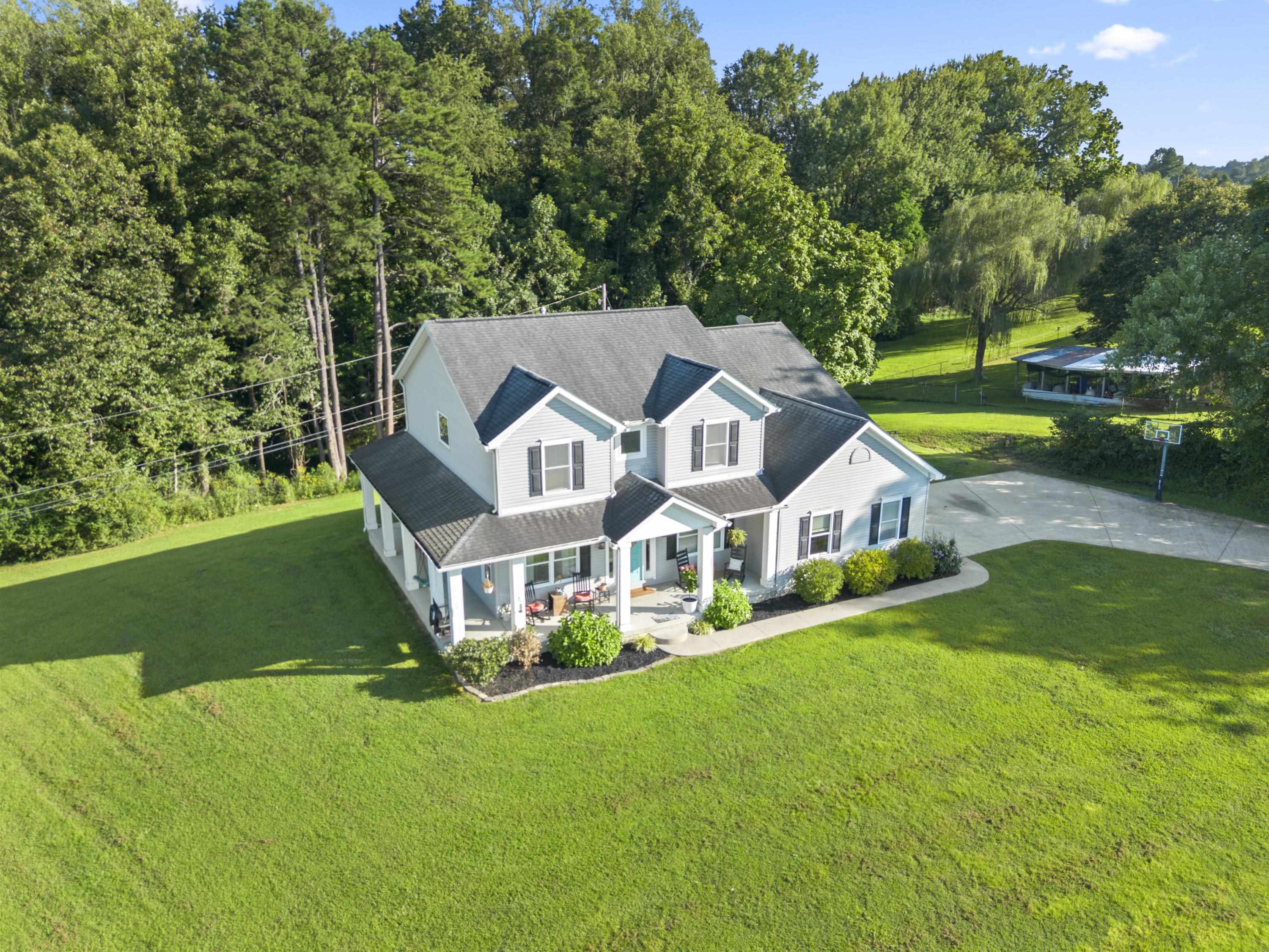 https://zimg.paragon.ice.com/ParagonImages/Property/PH/AABRKY/61187/2/0/0/bfed768a18540b77f51010a605b77eee/0/8cc2d75aadf2d2f647e3d8a3057e2b36/61187-18f54006-c538-450d-a0a1-6b3bce85e95d.JPG