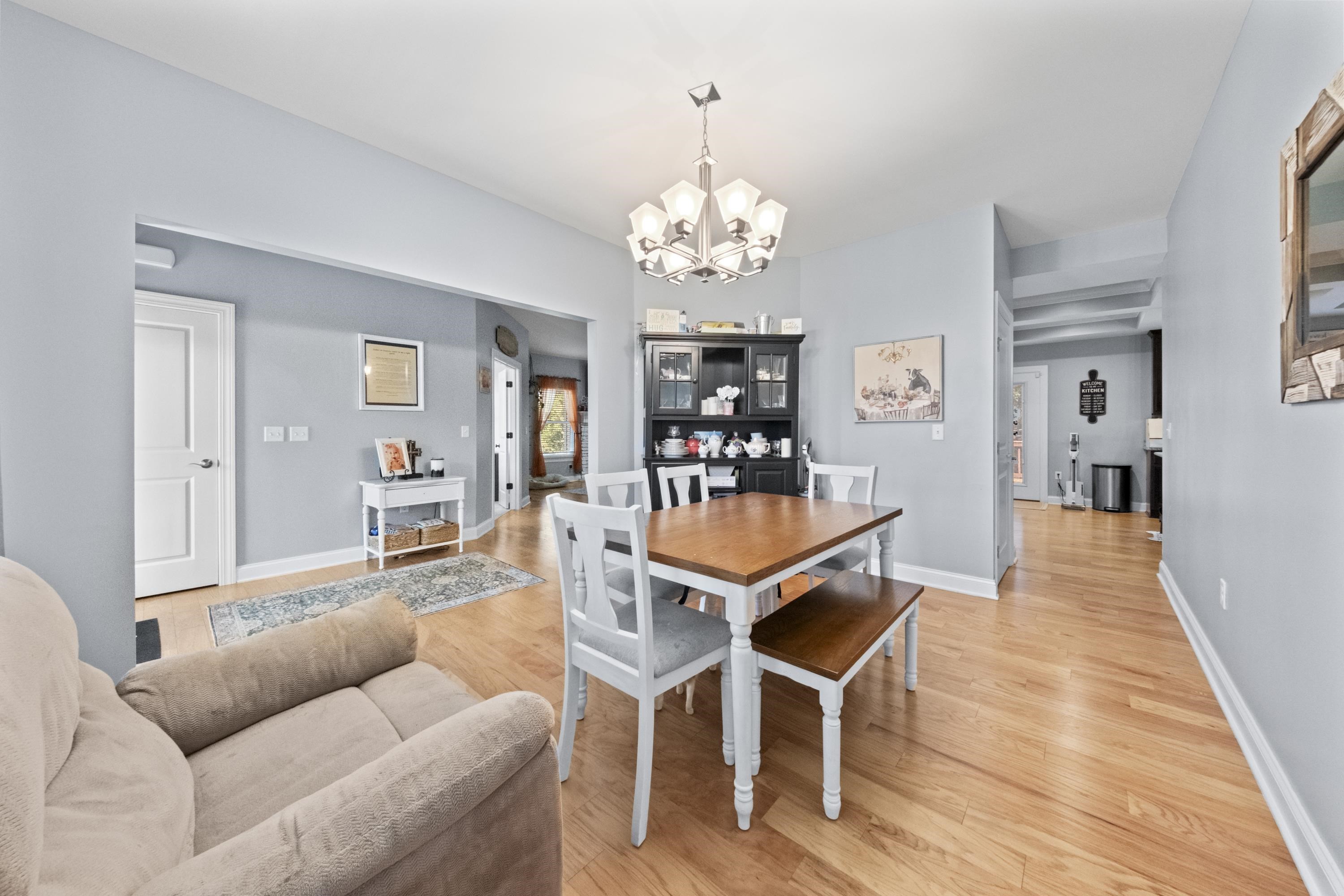https://zimg.paragon.ice.com/ParagonImages/Property/PH/AABRKY/61187/6/0/0/de909babe7de886fb5e1a2cd79a92daa/0/8cc2d75aadf2d2f647e3d8a3057e2b36/61187-94f1aaf7-ab3f-4476-8ec3-42d099143188.JPG