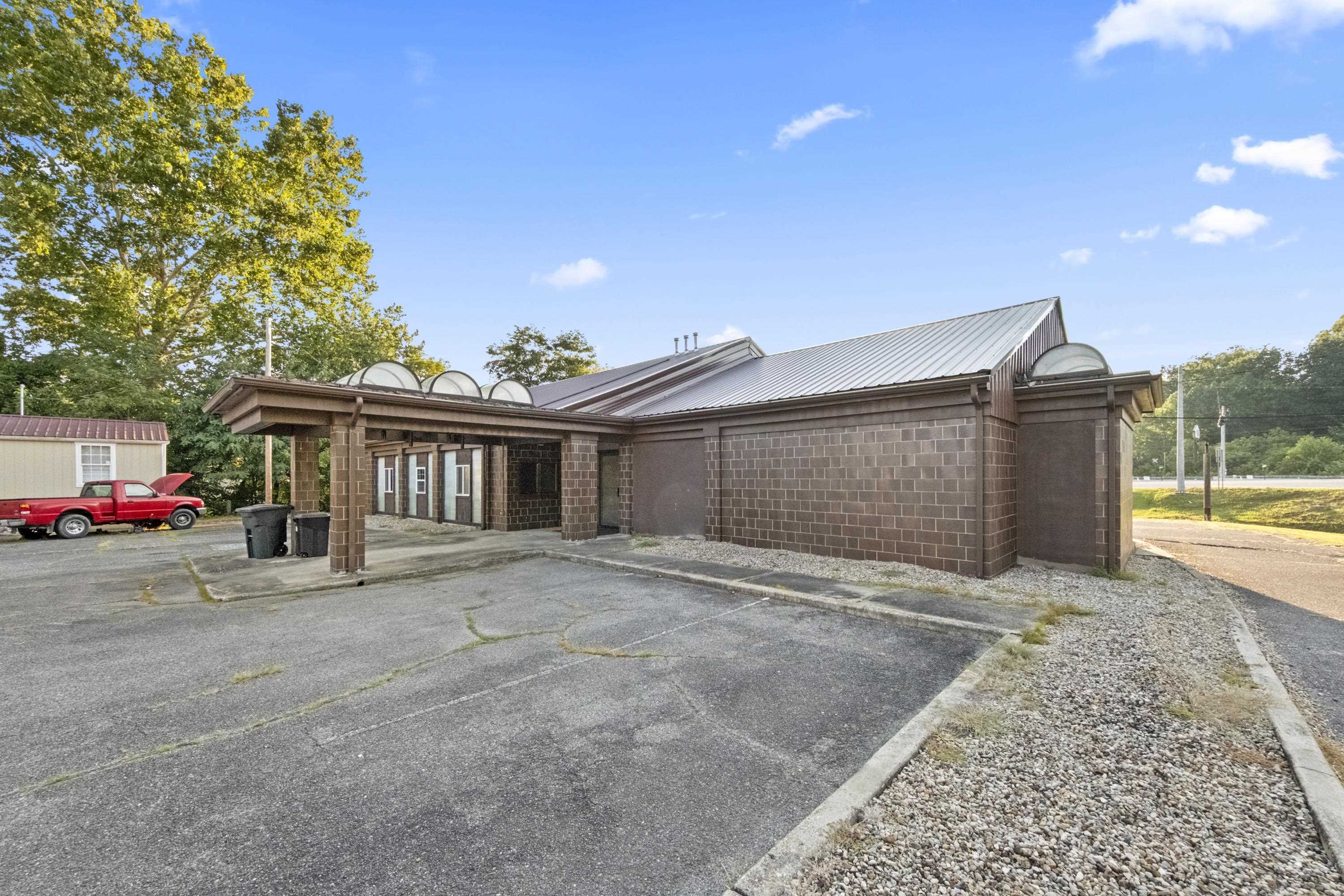 https://zimg.paragon.ice.com/ParagonImages/Property/PH/AABRKY/61189/3/0/0/d0d482cc814af74ea66efe131c76598b/0/a6e832959a4f6c5e4405da0a688f6219/61189-c915d03c-f82d-4969-862f-3ce6aee9e47d.JPG