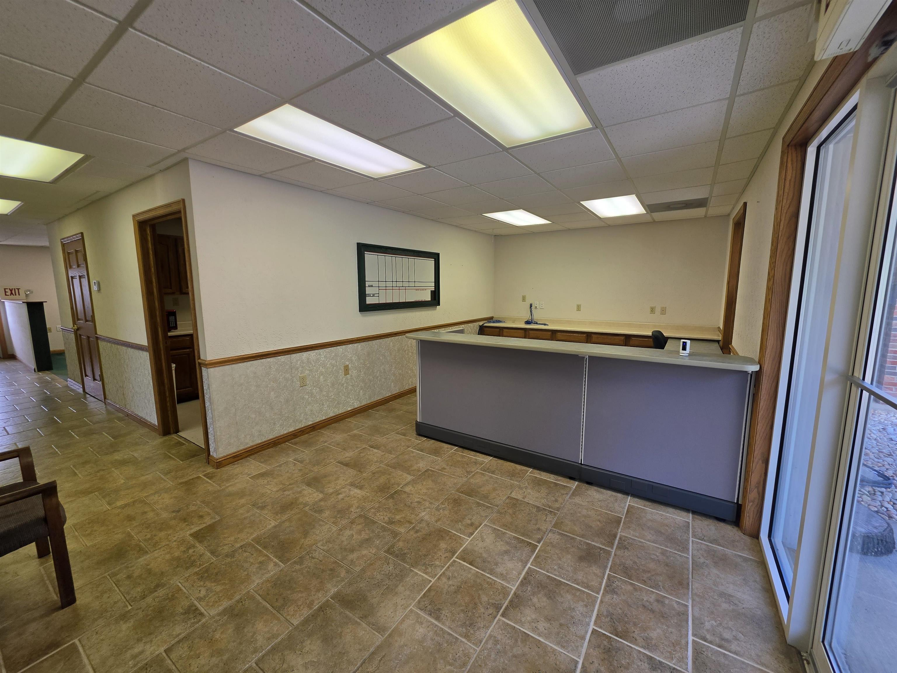 https://zimg.paragon.ice.com/ParagonImages/Property/PH/AABRKY/61190/1/0/0/60a9839c52ec4ad3f06330a95e2500b2/0/06c1e73c1e82566eb17eb4f0ded1710e/61190-371d9433-bd7a-4199-826c-f41c313b6910.JPG