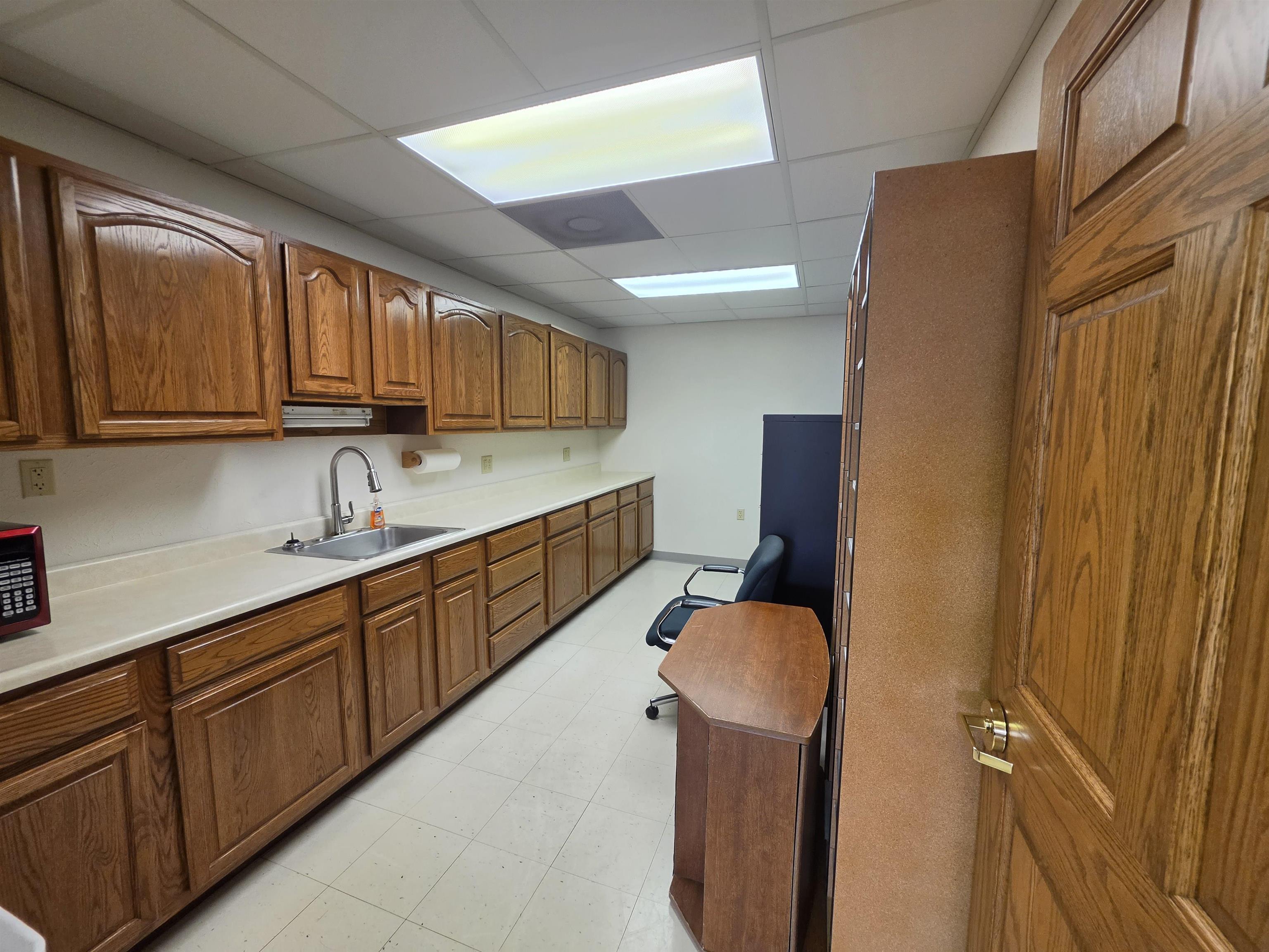 https://zimg.paragon.ice.com/ParagonImages/Property/PH/AABRKY/61190/8/0/0/4867c8666937eed2e06e8e515580774d/0/06c1e73c1e82566eb17eb4f0ded1710e/61190-2a58bbf4-9512-4a75-84f7-bf245b21c444.JPG