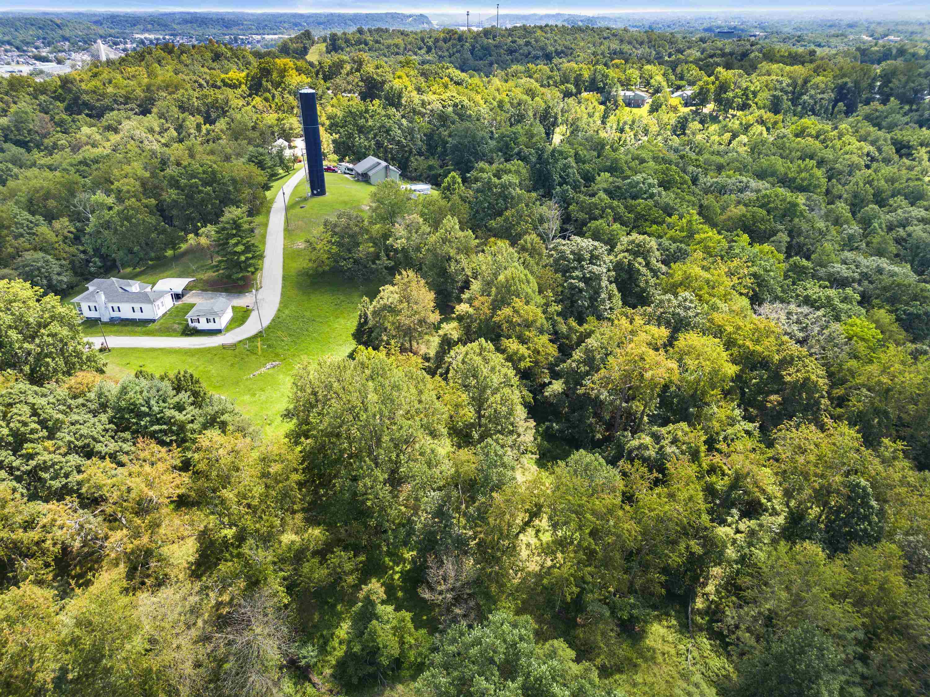 https://zimg.paragon.ice.com/ParagonImages/Property/PH/AABRKY/61192/5/0/0/d4b48ebeb1da171b804c6a57922cdcec/0/a193e4a1ad673b4f0f66b43a7c05b301/61192-8326b29b-a3fa-443b-b98a-c5e4dbe95924.JPG