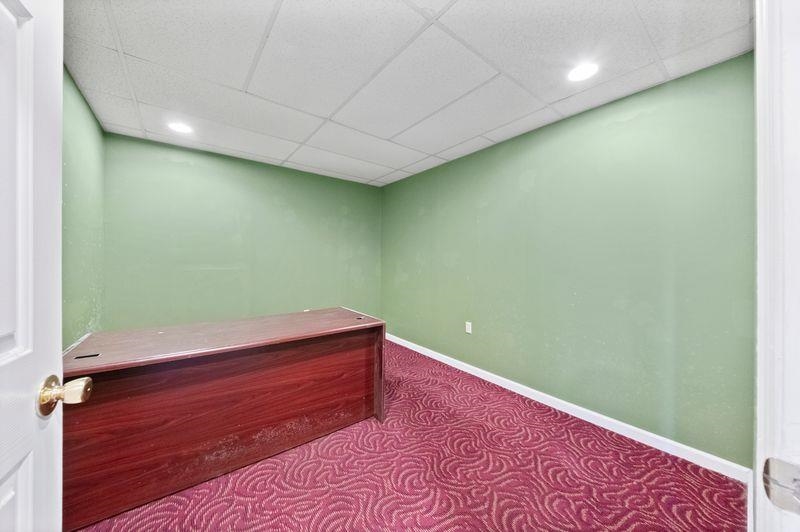 https://zimg.paragon.ice.com/ParagonImages/Property/PH/AABRKY/61201/12/0/0/45bde1677c233dac2b4ea3422b53d099/0/e8948967949233f5016c87e39c5154f6/61201-f8f5adb5-c403-437a-b958-fced5e0cd557.JPG